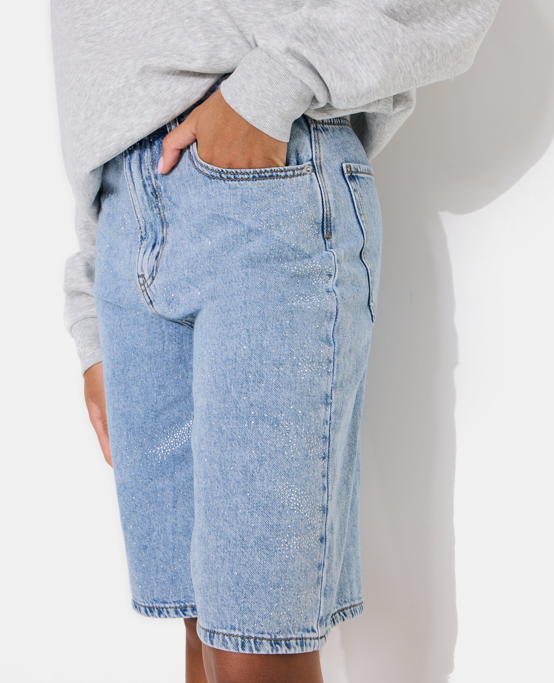 Bermuda en jean taille haute avec mini-strass - Image 7