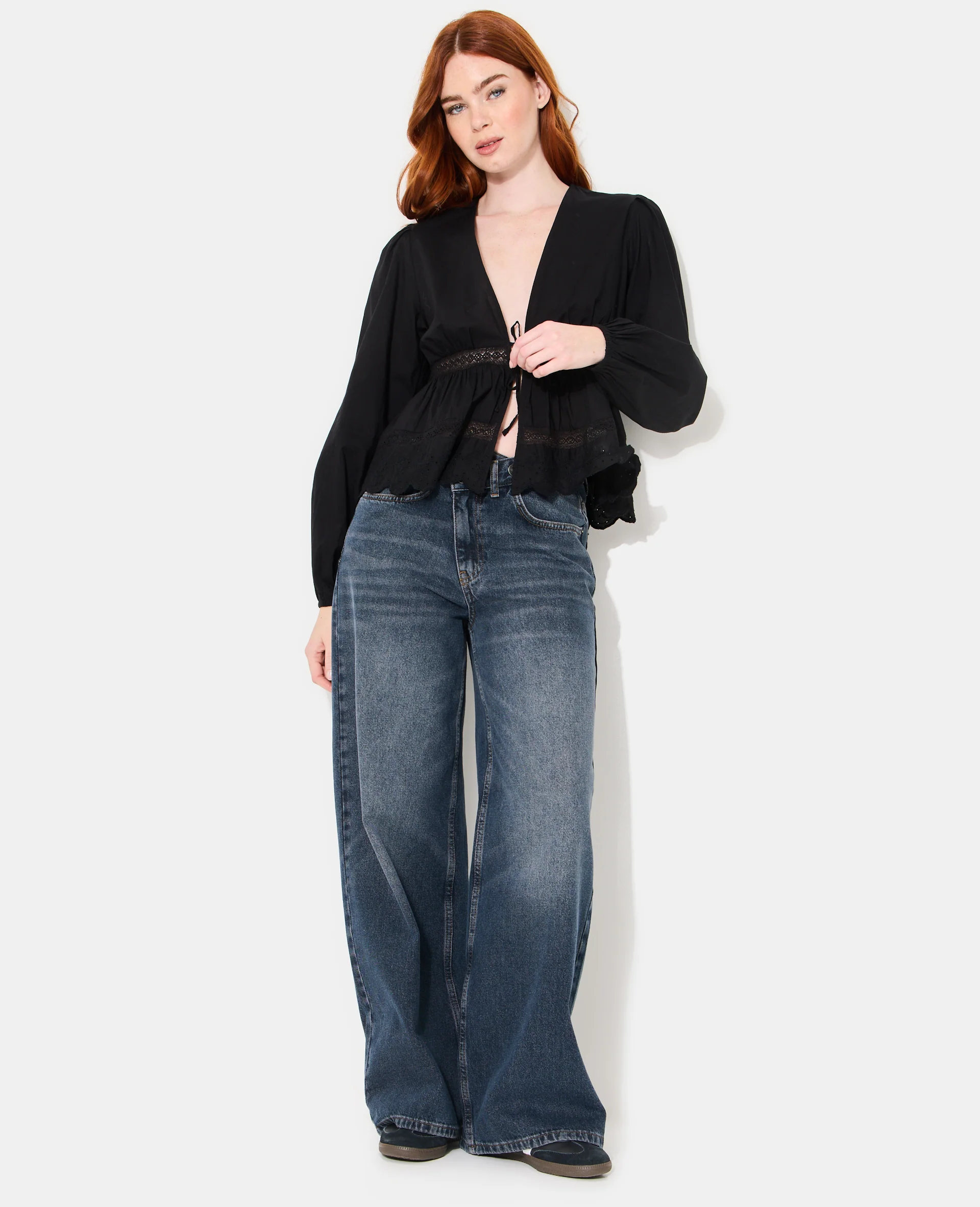 Blouse avec dentelle et nouettes - Image 3