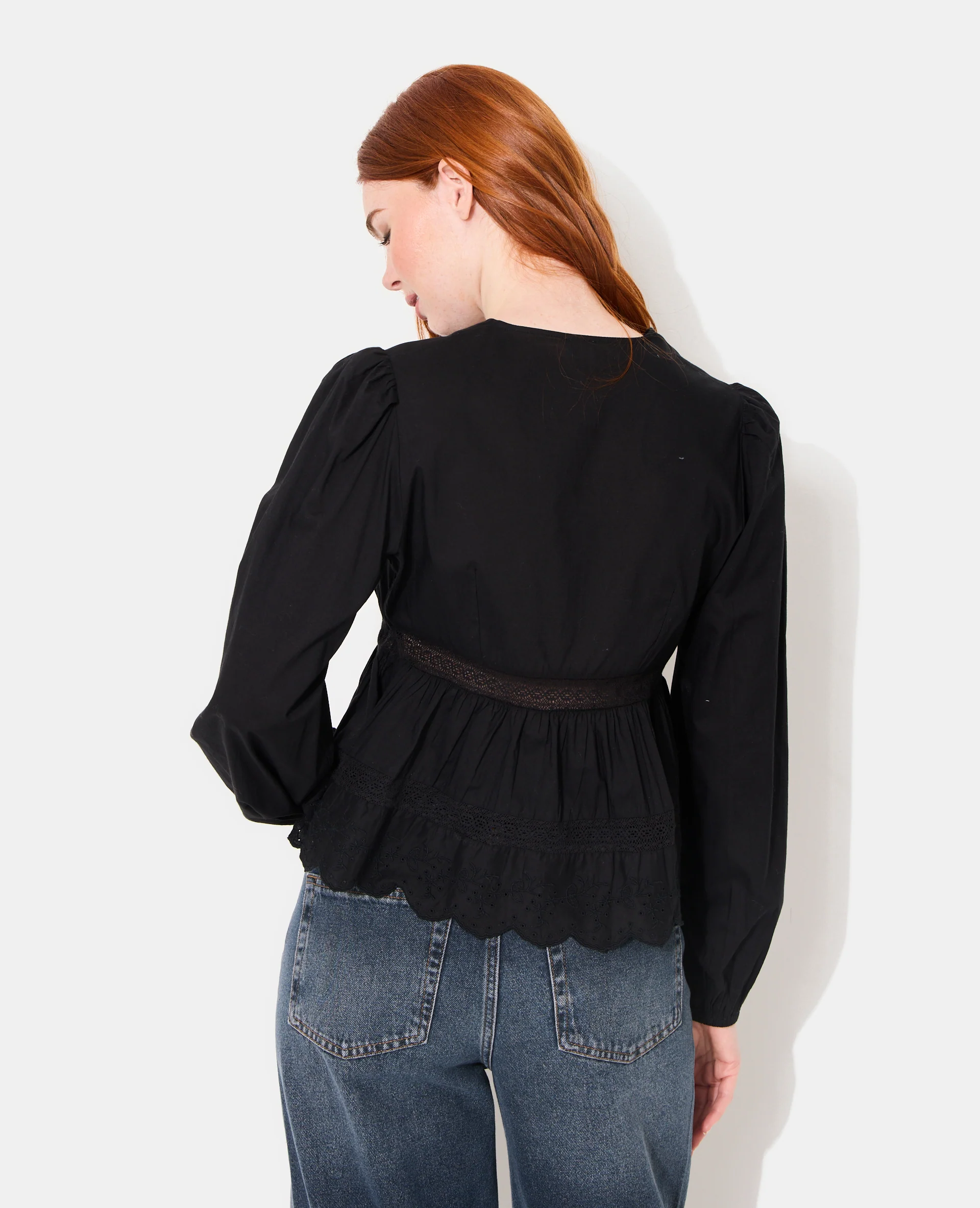 Blouse avec dentelle et nouettes - Image 6