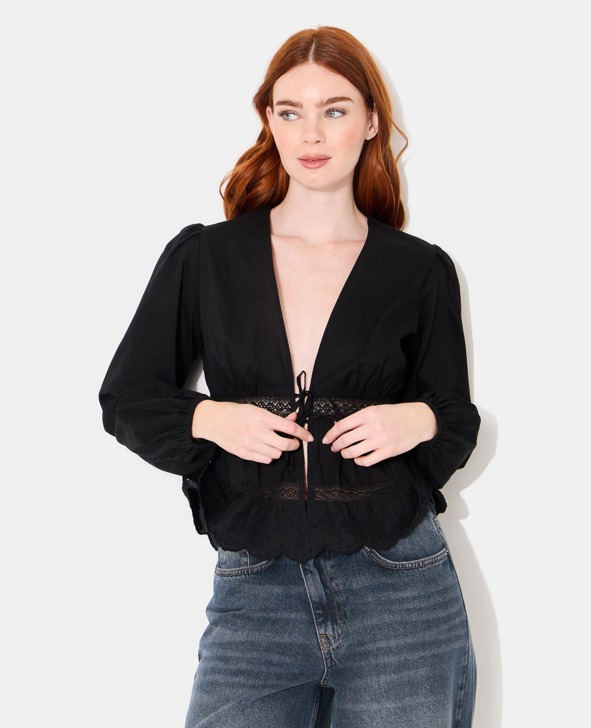 Blouse avec dentelle et nouettes - Image 7