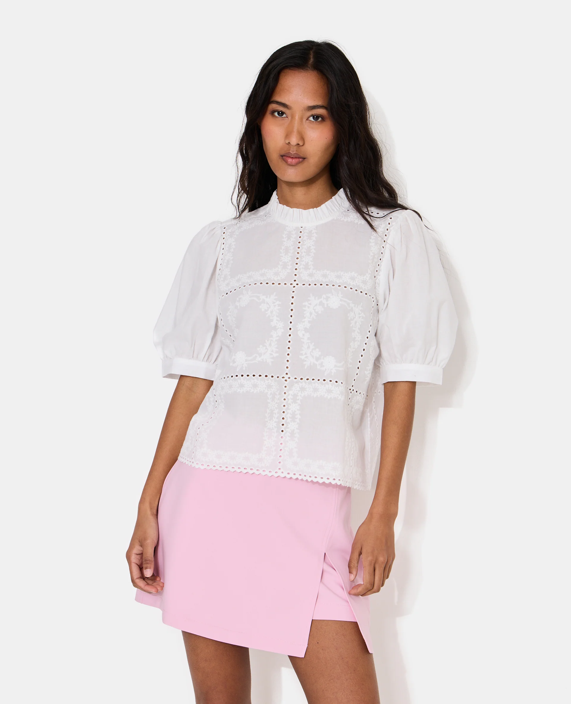 Blouse avec détails ajourés et broderies