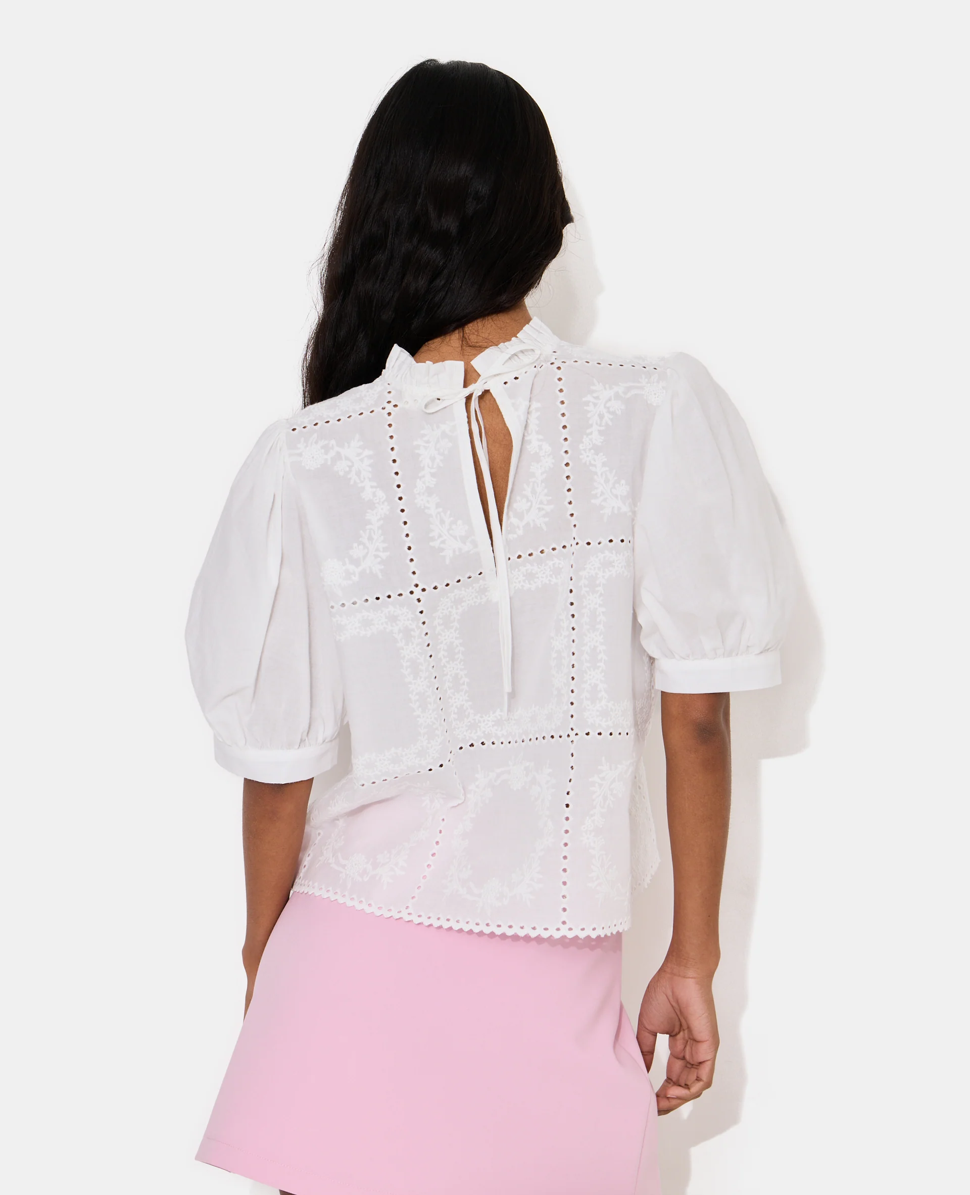 Blouse avec détails ajourés et broderies - Image 6
