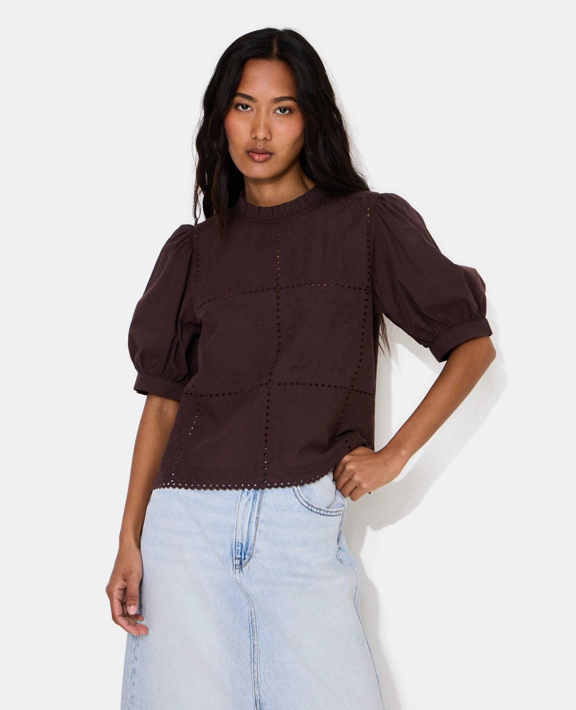 Blouse avec détails ajourés et broderies
