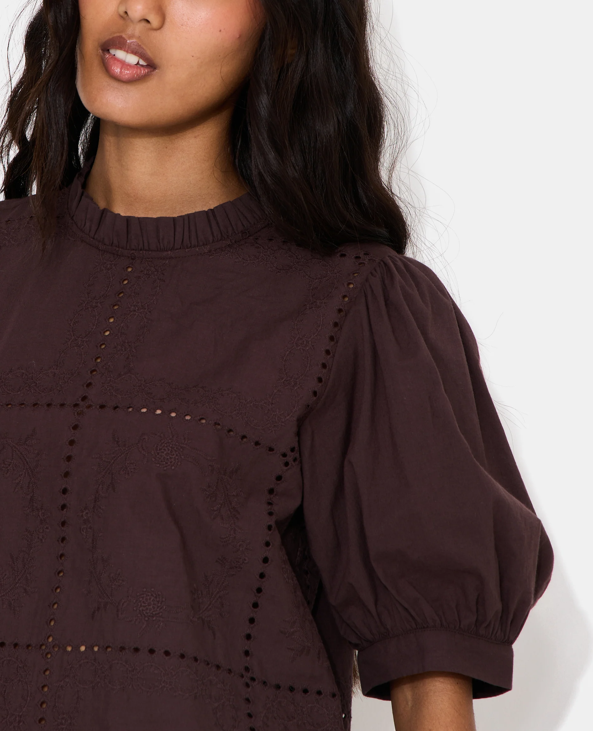 Blouse avec détails ajourés et broderies - Image 2