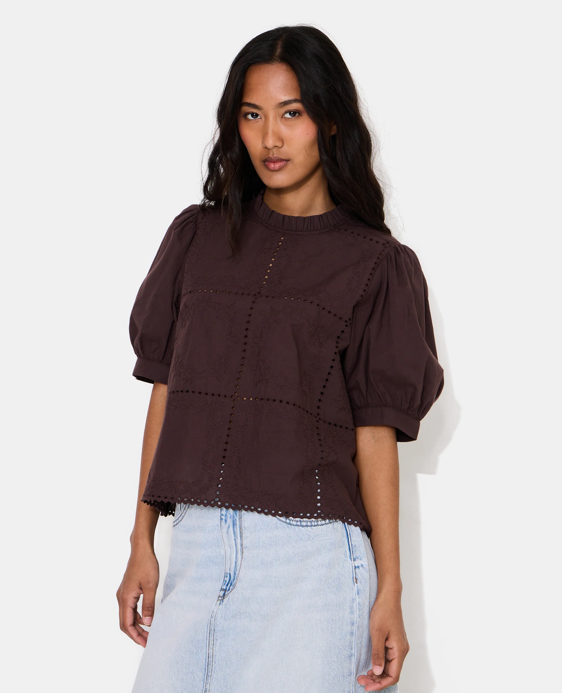 Blouse avec détails ajourés et broderies - Image 7