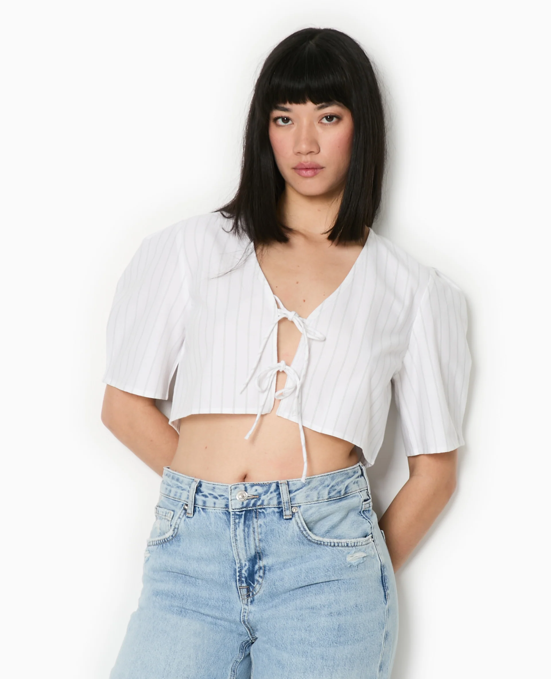 Blouse courte rayée avec nouettes - Image 5