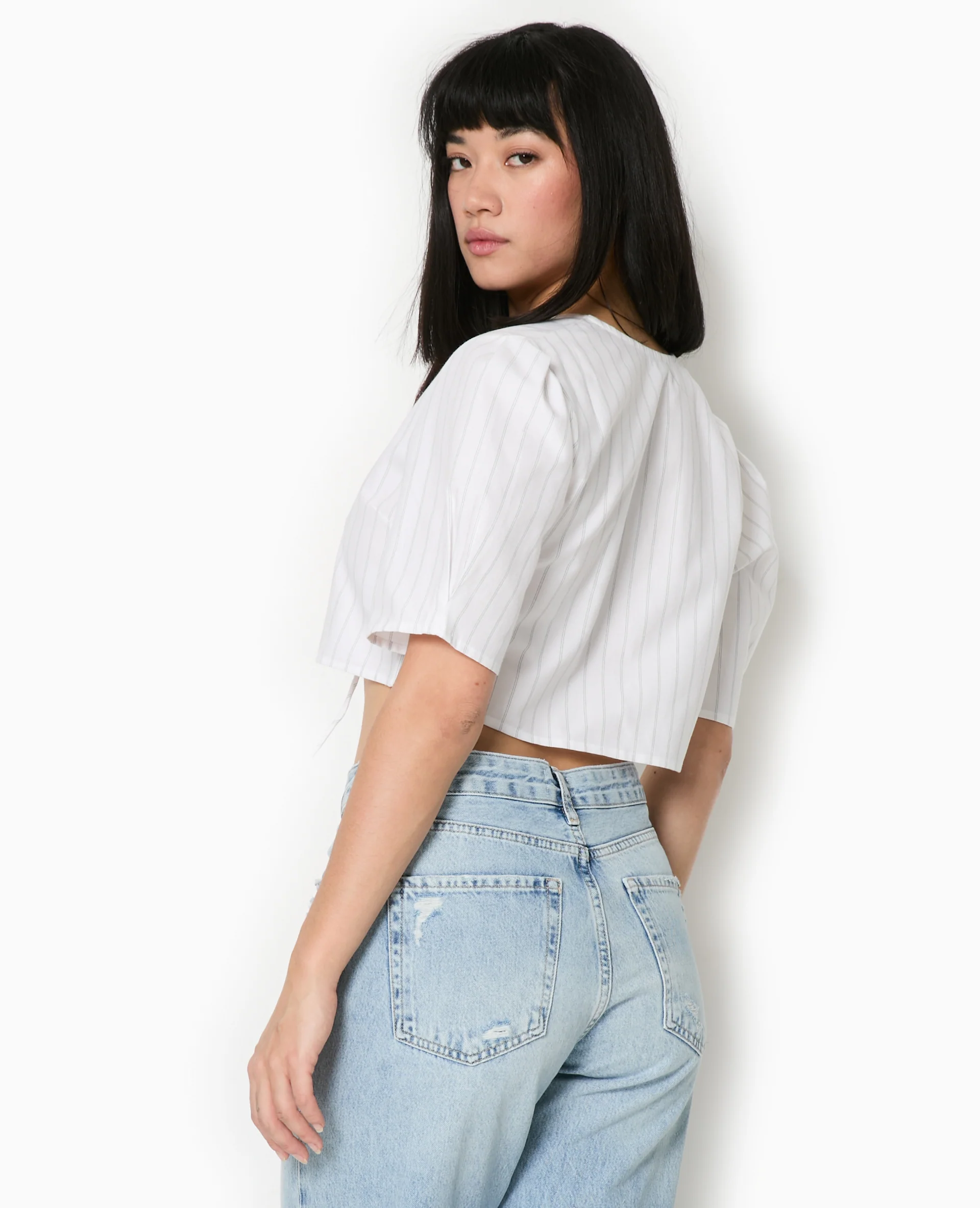 Blouse courte rayée avec nouettes - Image 6