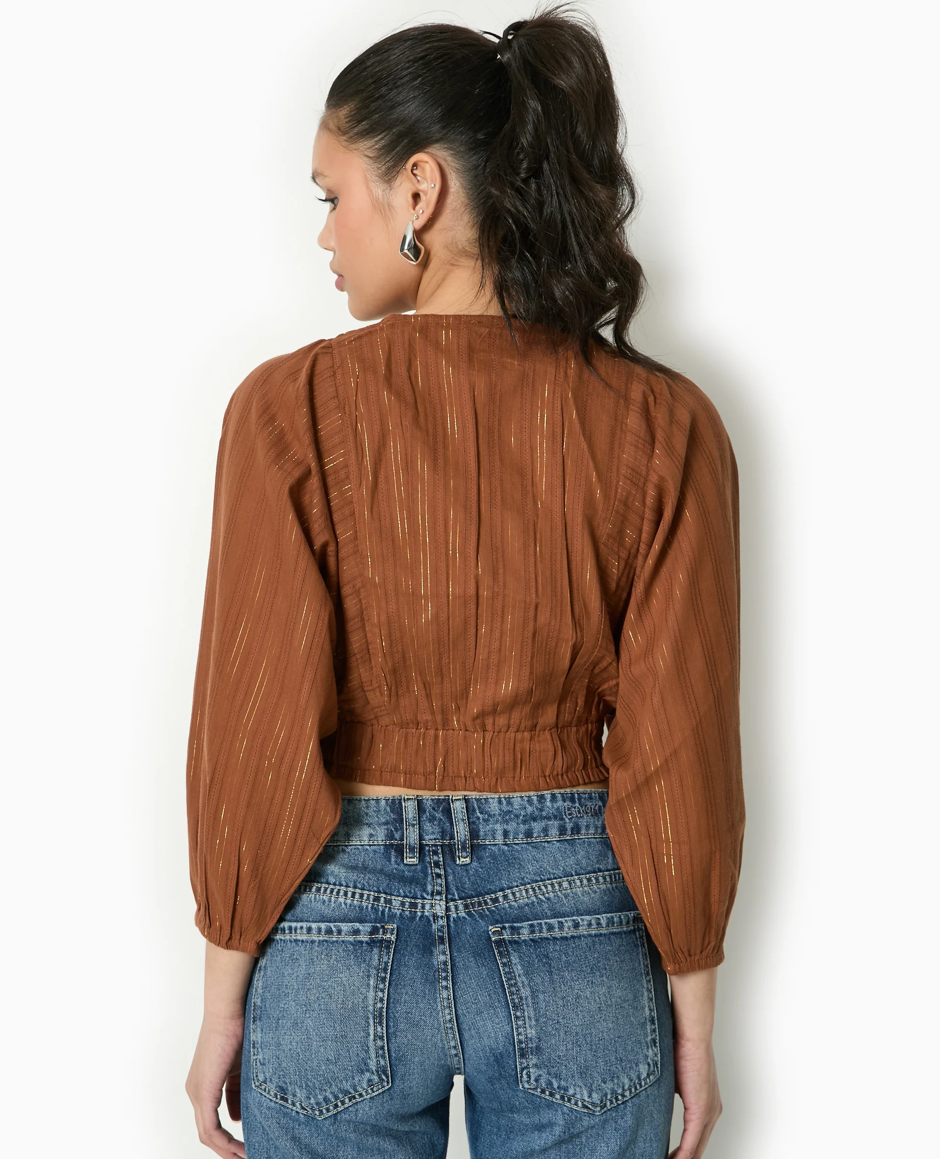 Blouse décolletée avec manches chauve-souris - Image 6