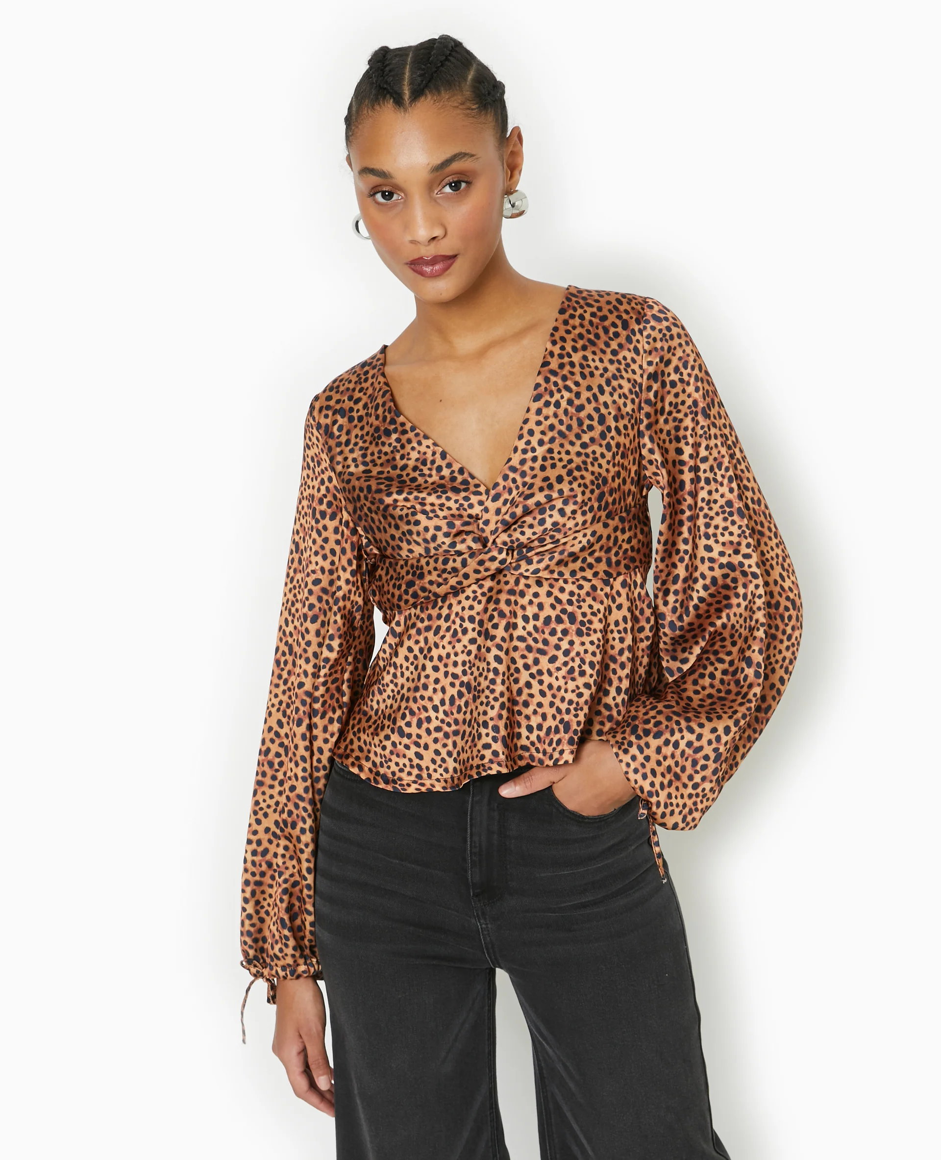 Blouse en tissu satiné motif léopard - Image 5