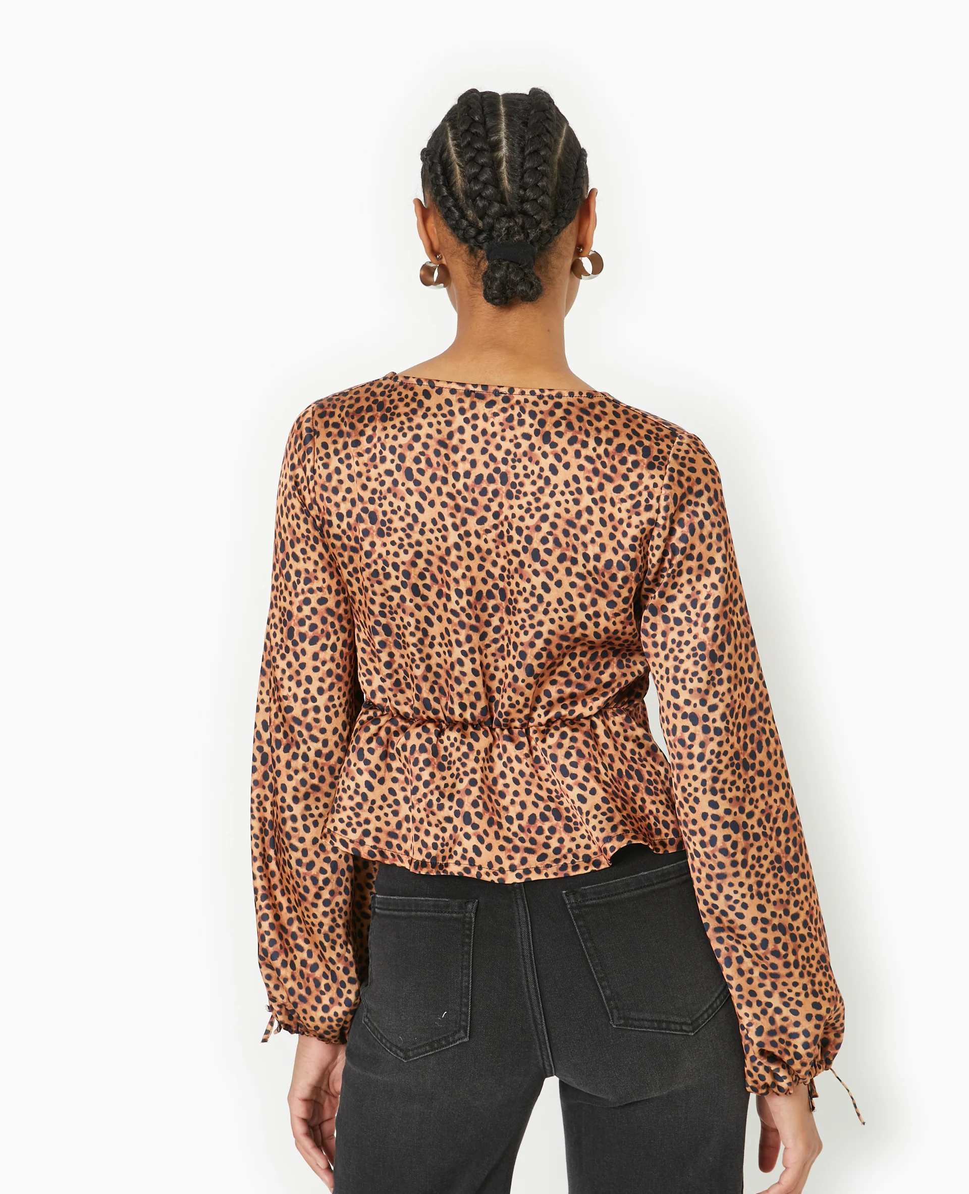 Blouse en tissu satiné motif léopard - Image 6