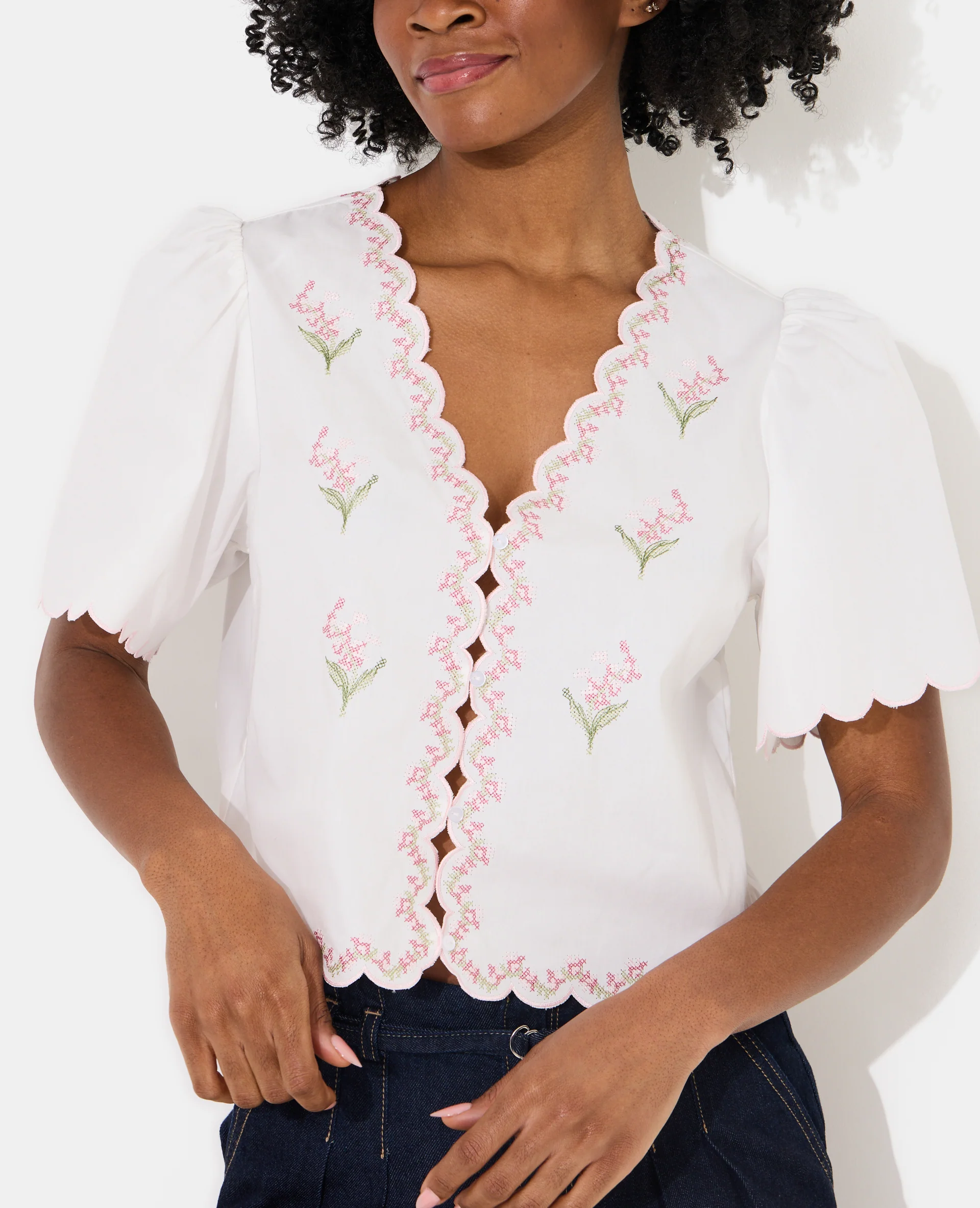 Blouse manches courtes avec fleurs points de croix - Image 2