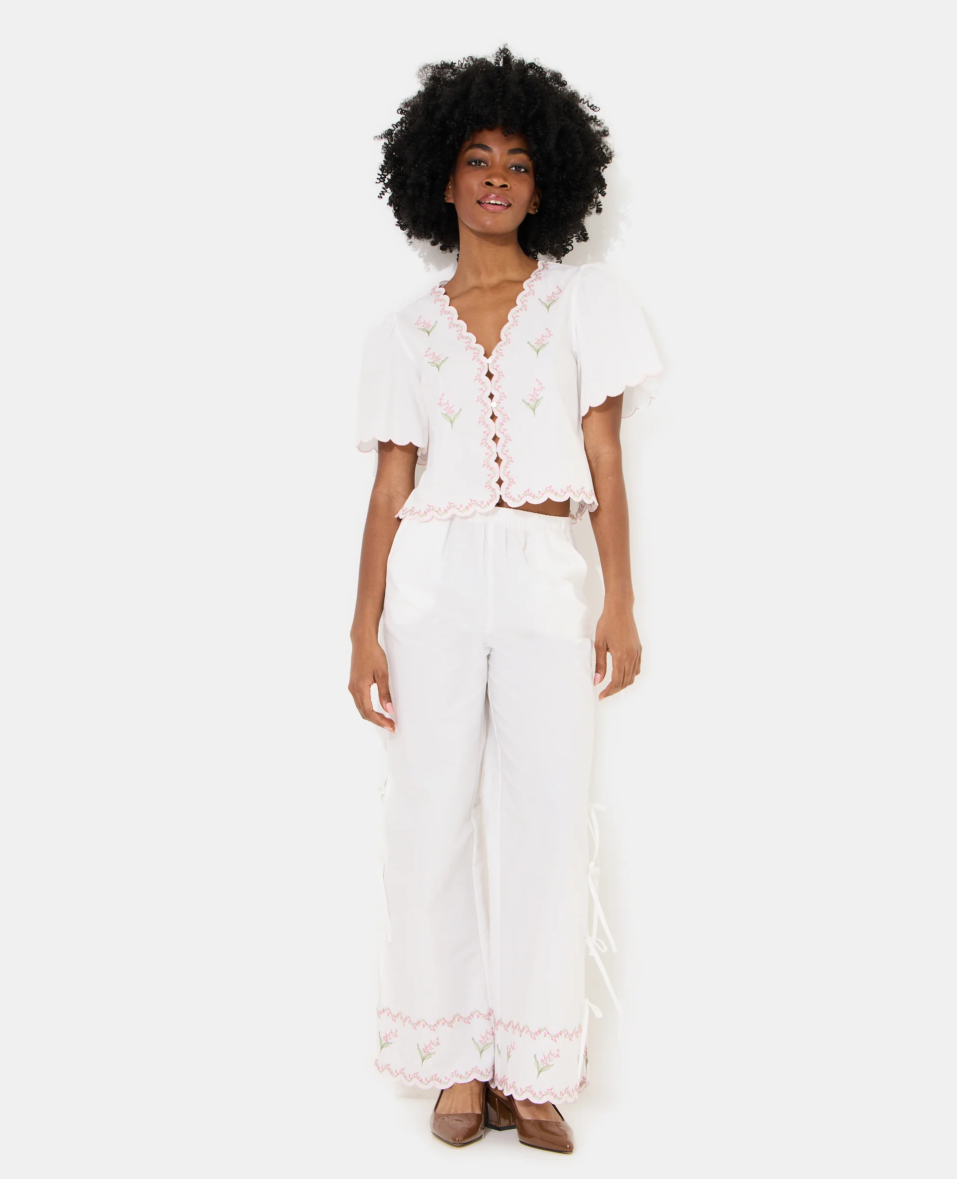 Blouse manches courtes avec fleurs points de croix - Image 3