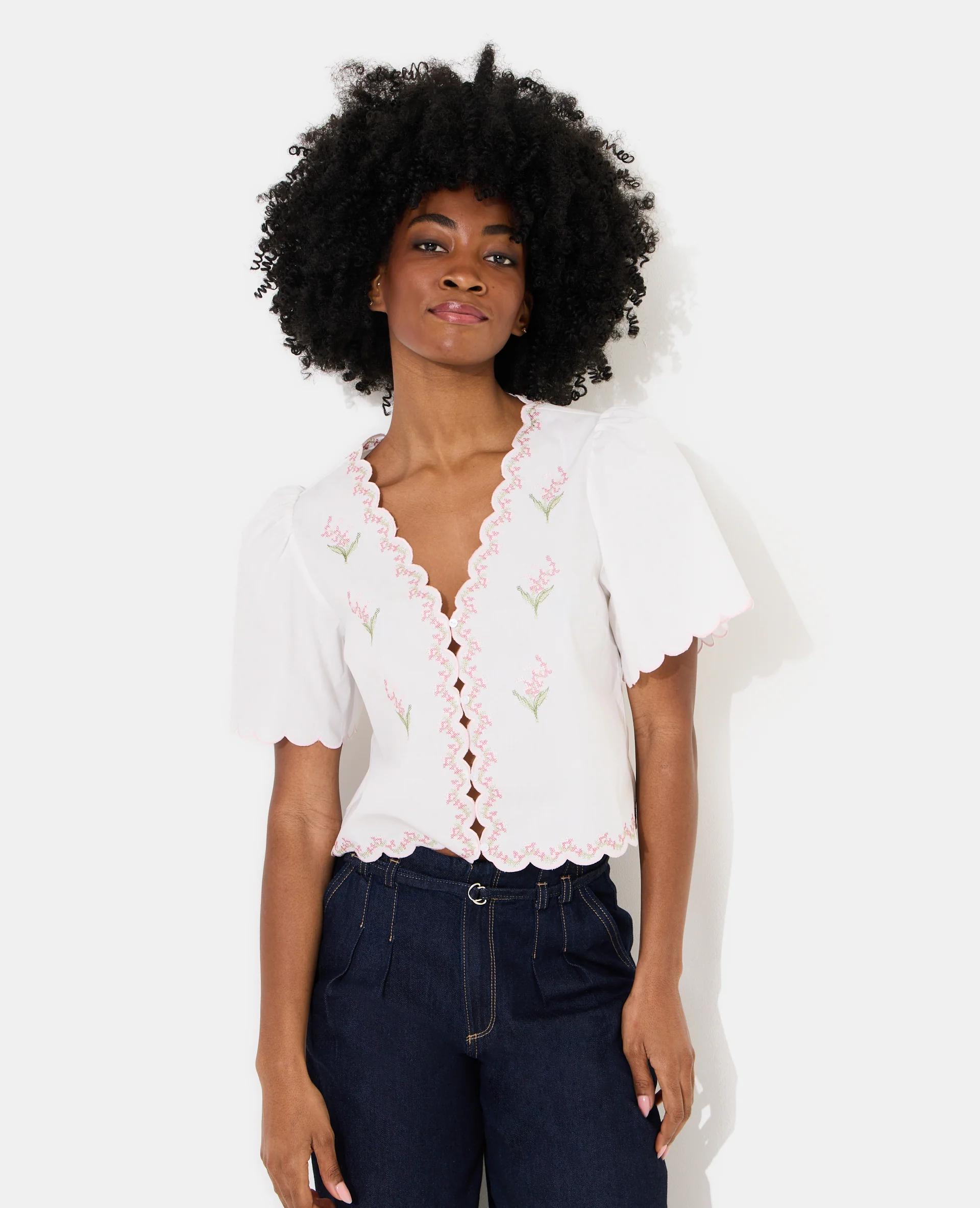 Blouse manches courtes avec fleurs points de croix - Image 5