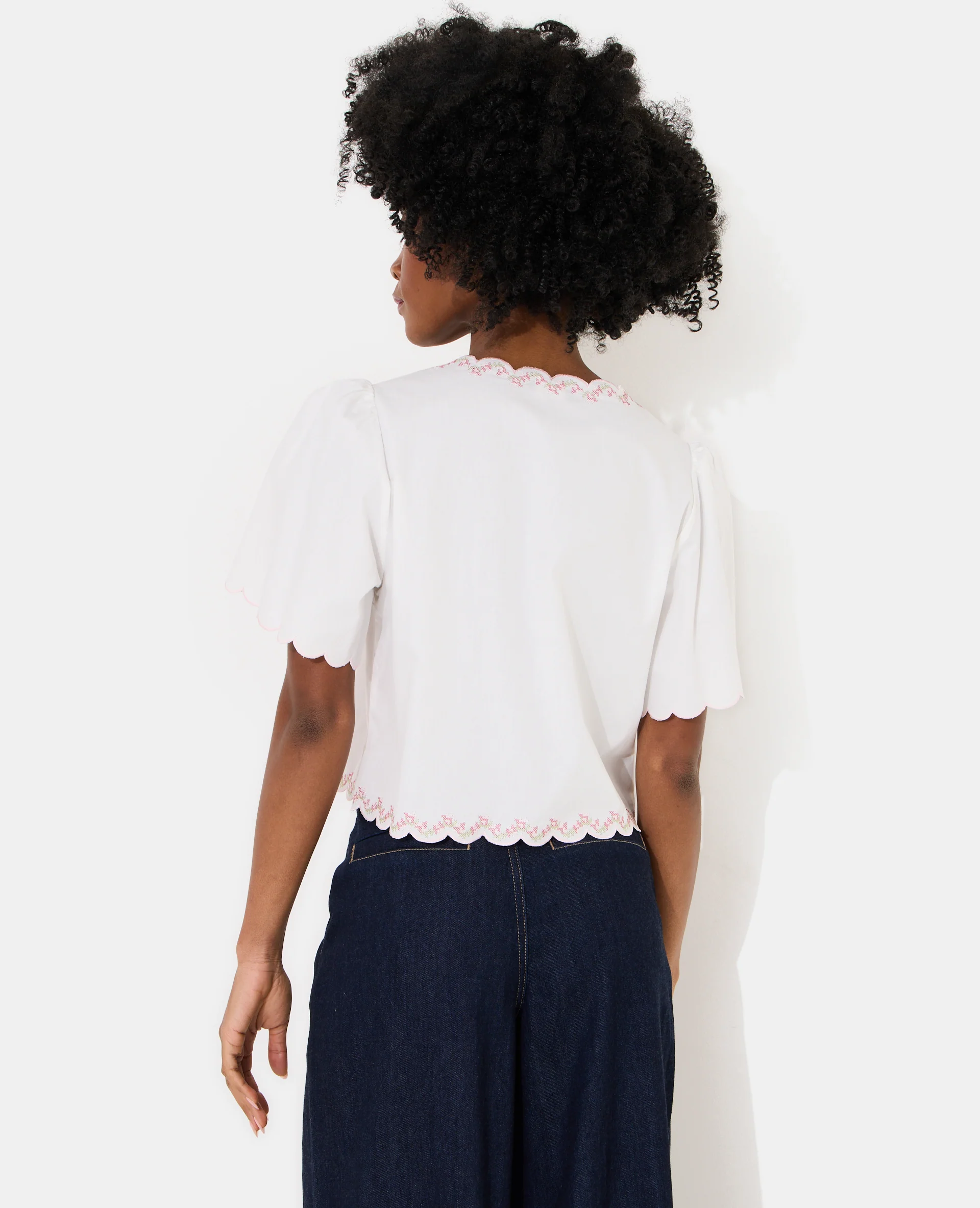 Blouse manches courtes avec fleurs points de croix - Image 6