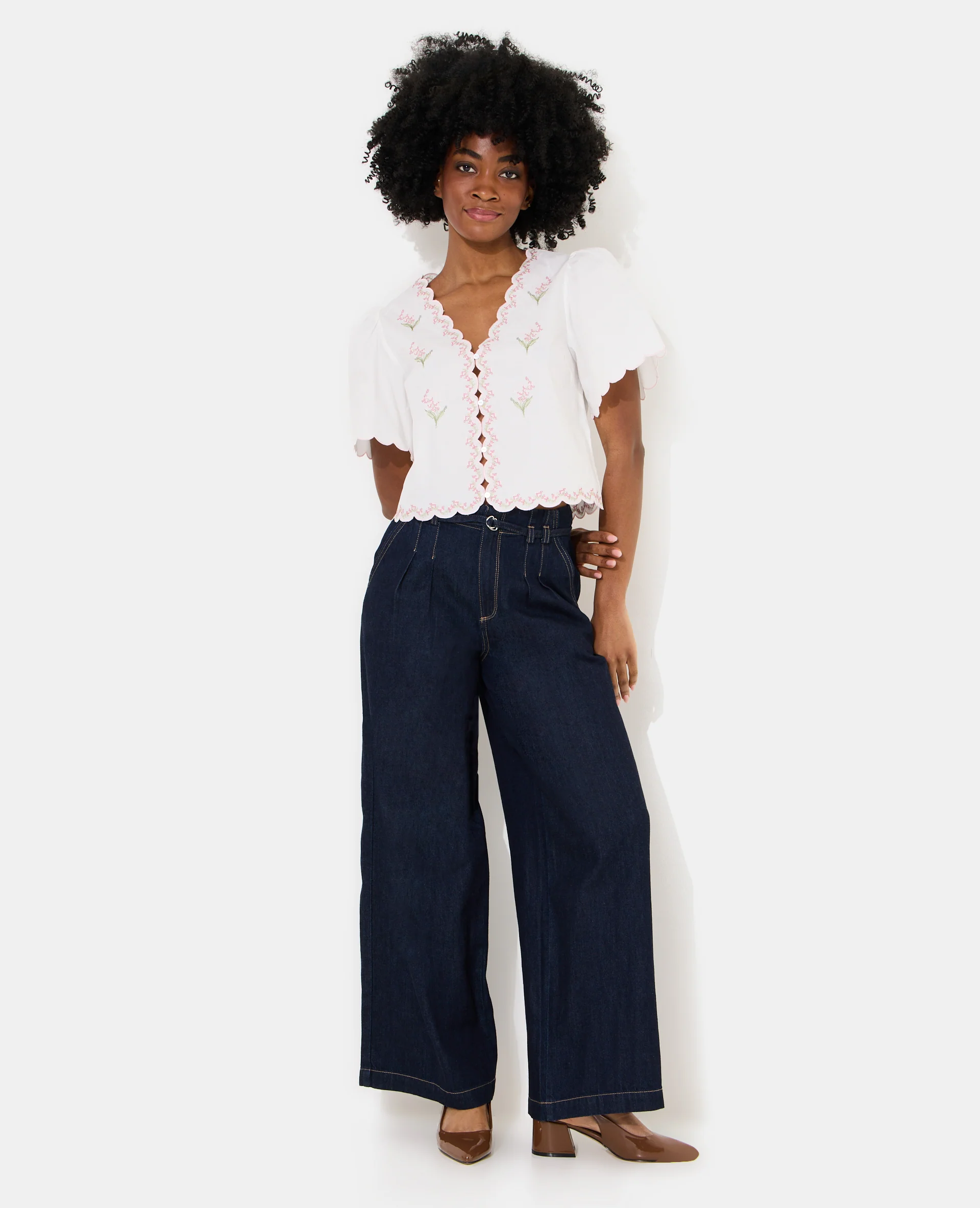 Blouse manches courtes avec fleurs points de croix - Image 7