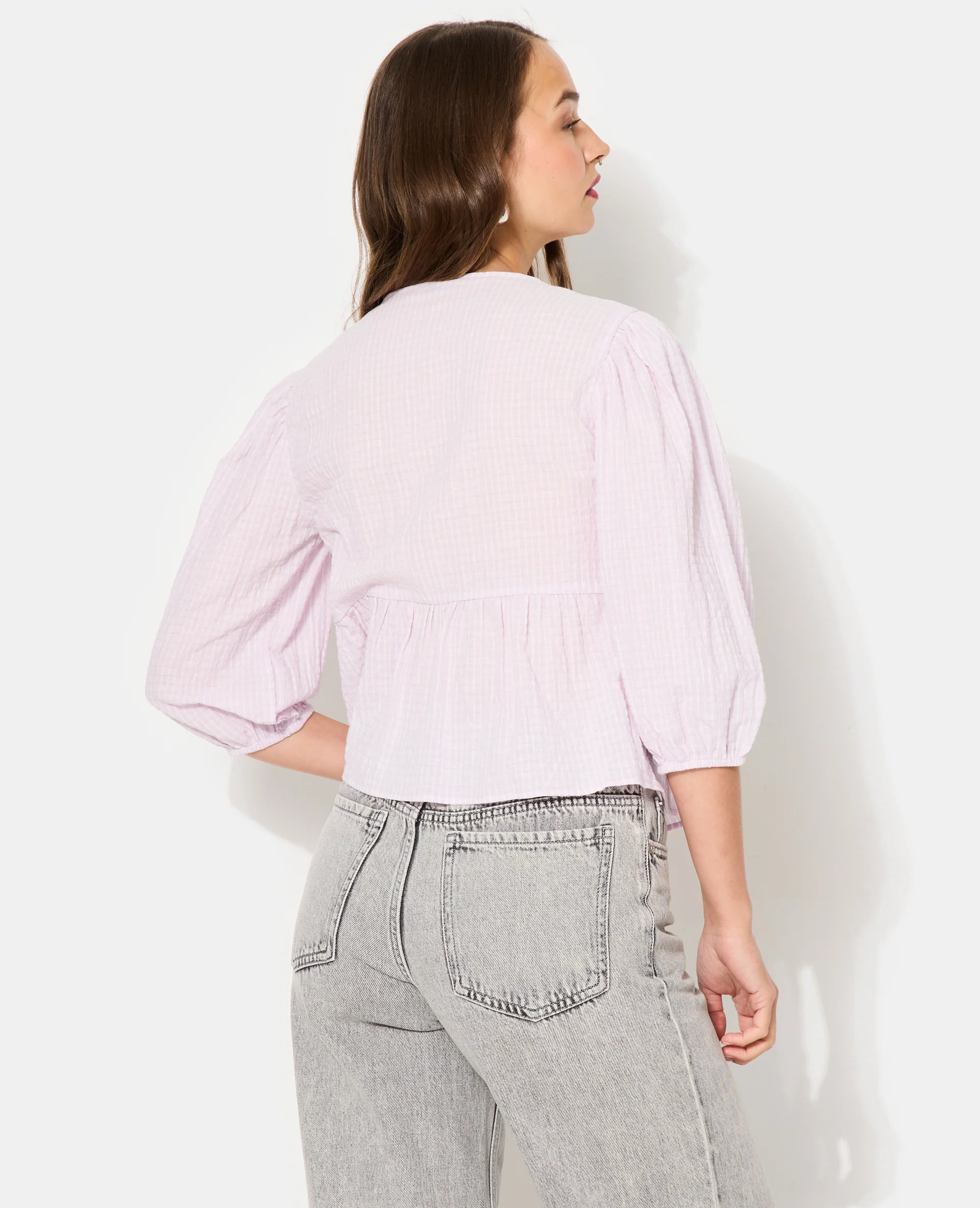 Blouse rayée avec nouettes et manches ballons - Image 6