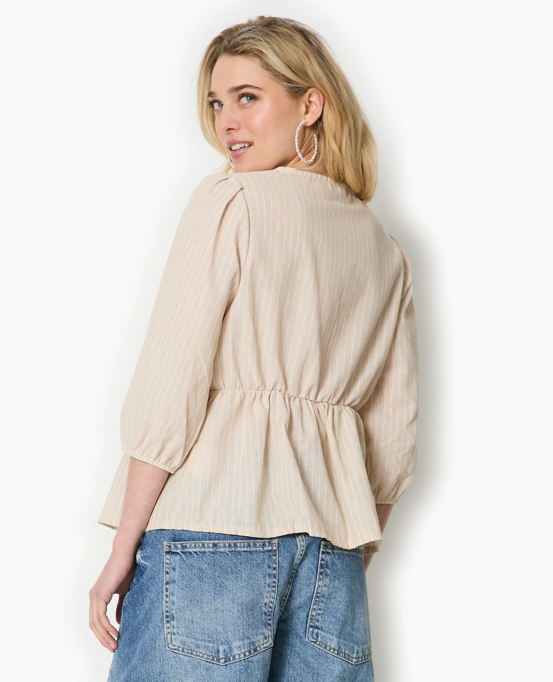 Blouse rayée avec nouettes et manches bouffantes - Image 6