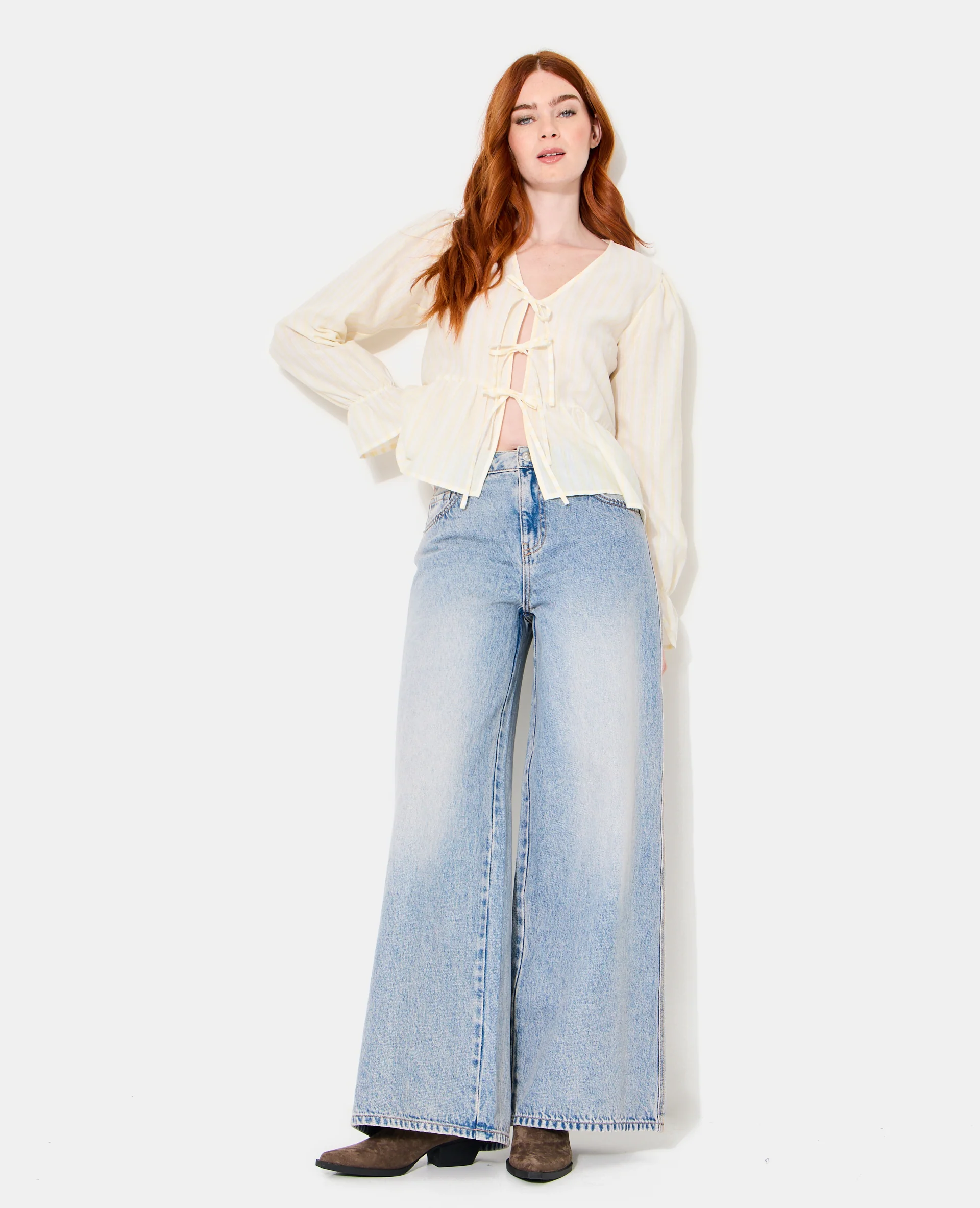 Blouse rayée avec volants et nouettes - Image 3