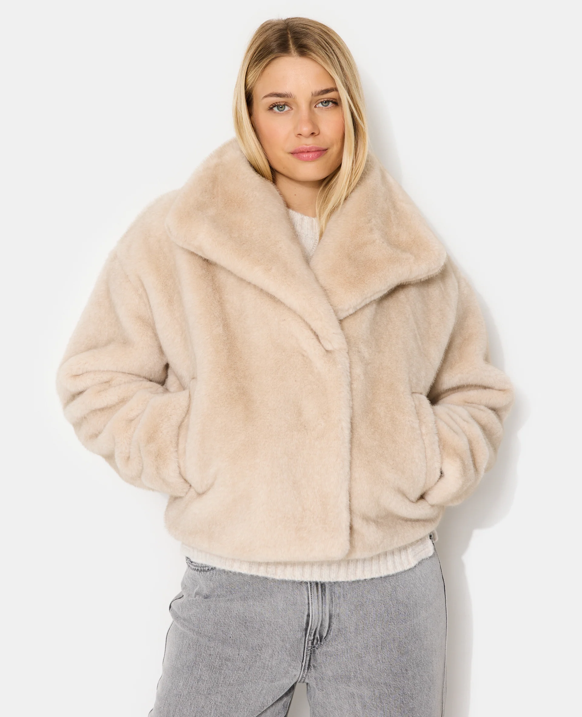 Blouson fausse fourrure avec grand col - Image 7