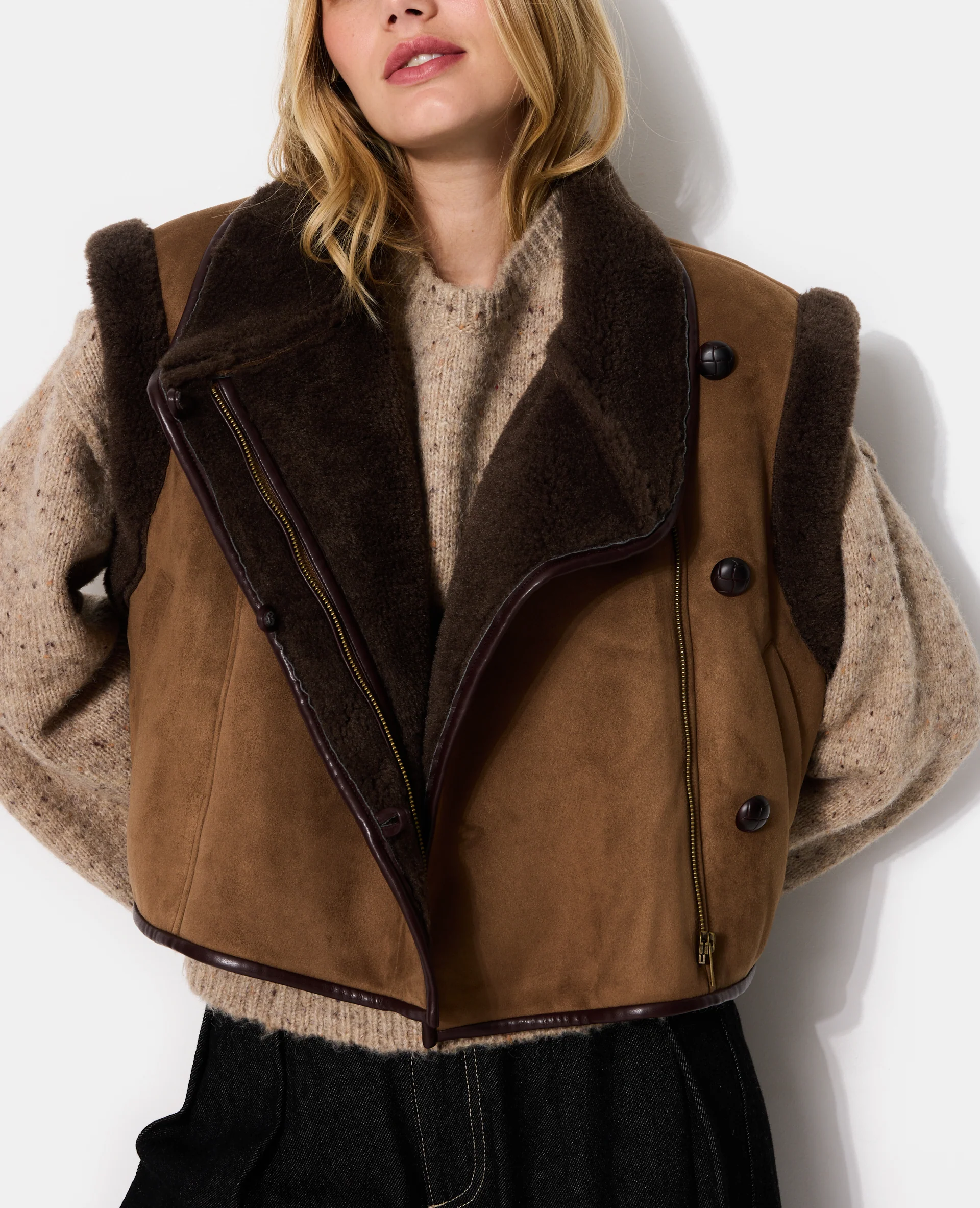 Blouson sans manches façon peau lainée - Image 7