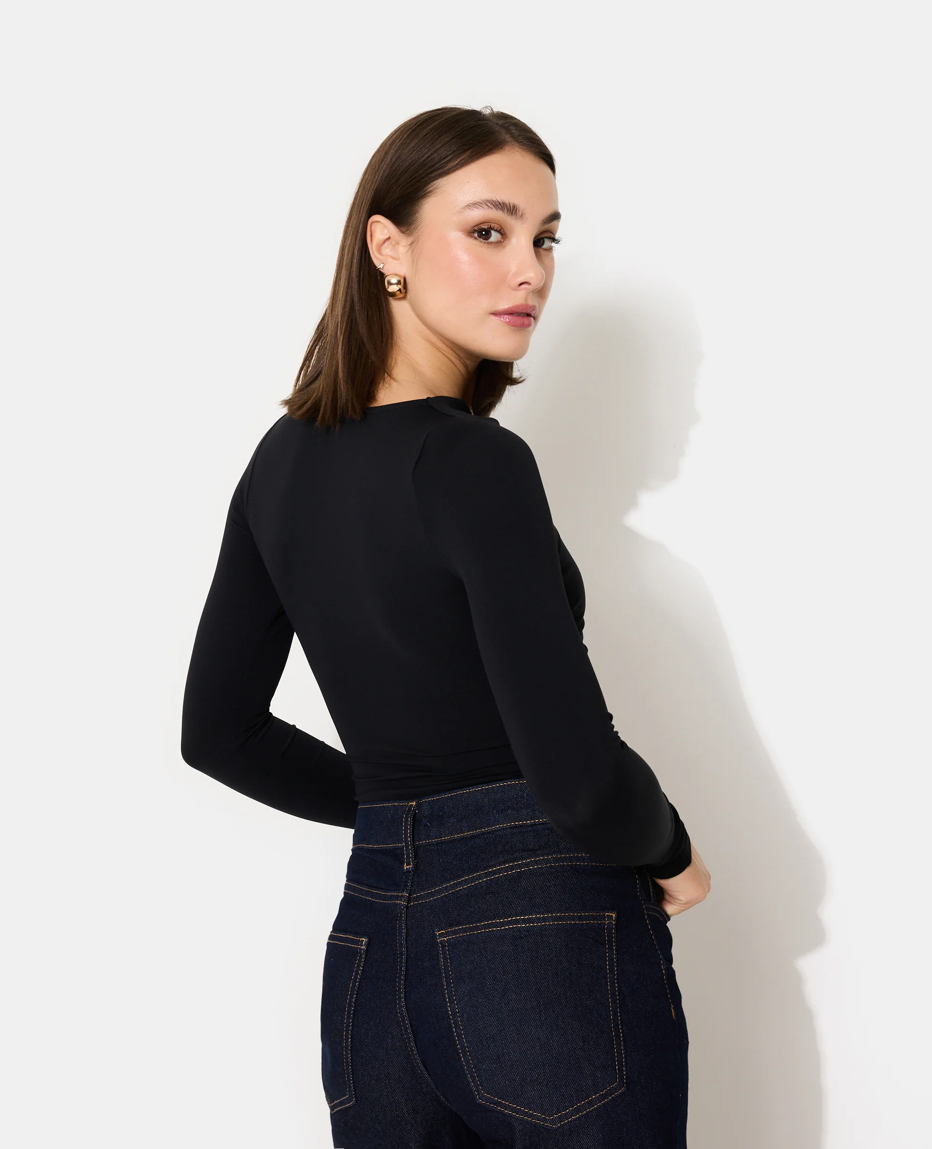 Body en maille stretch avec col asymétrique et bijou - Image 7