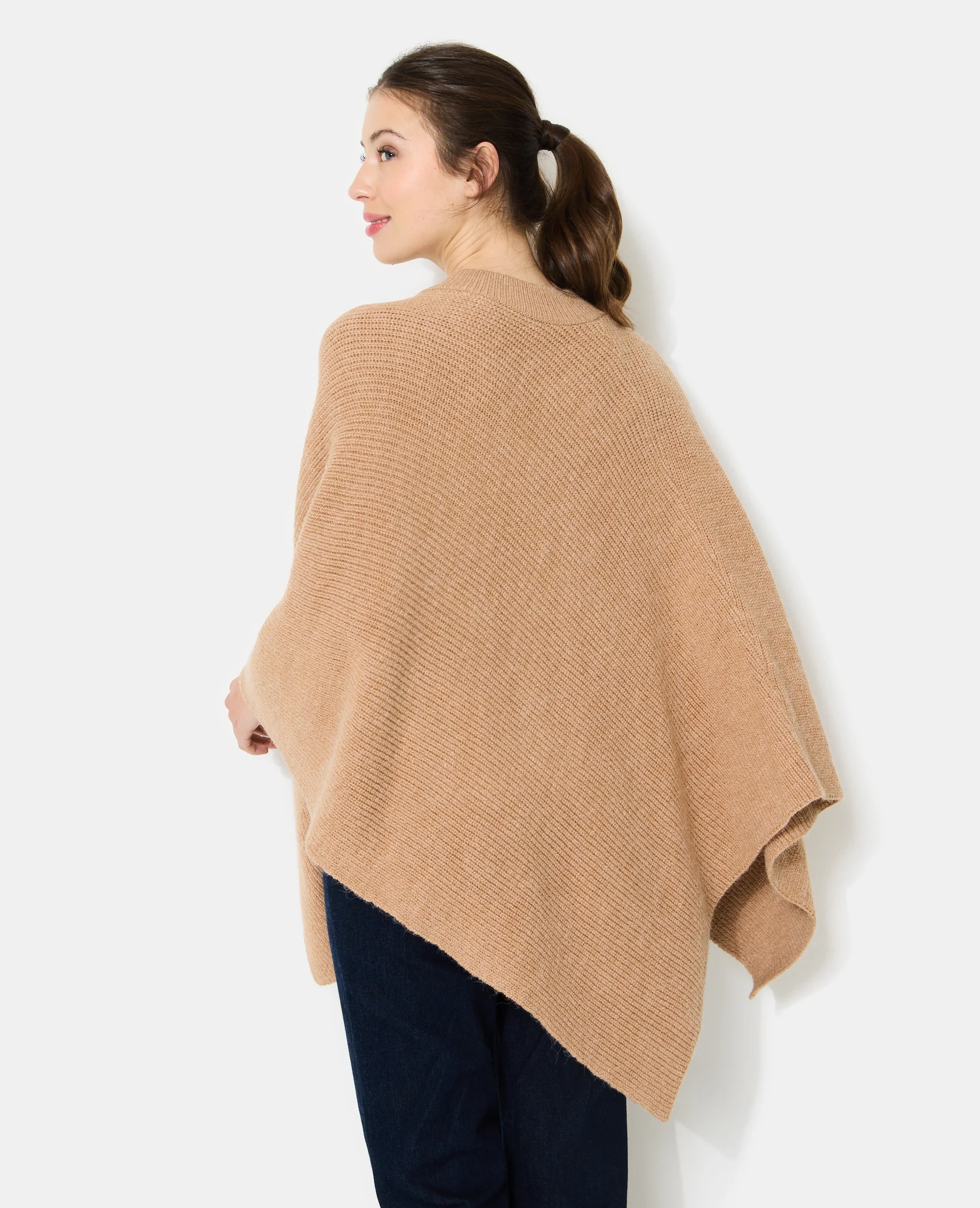 Cape en tricot avec détail boutons - Image 6