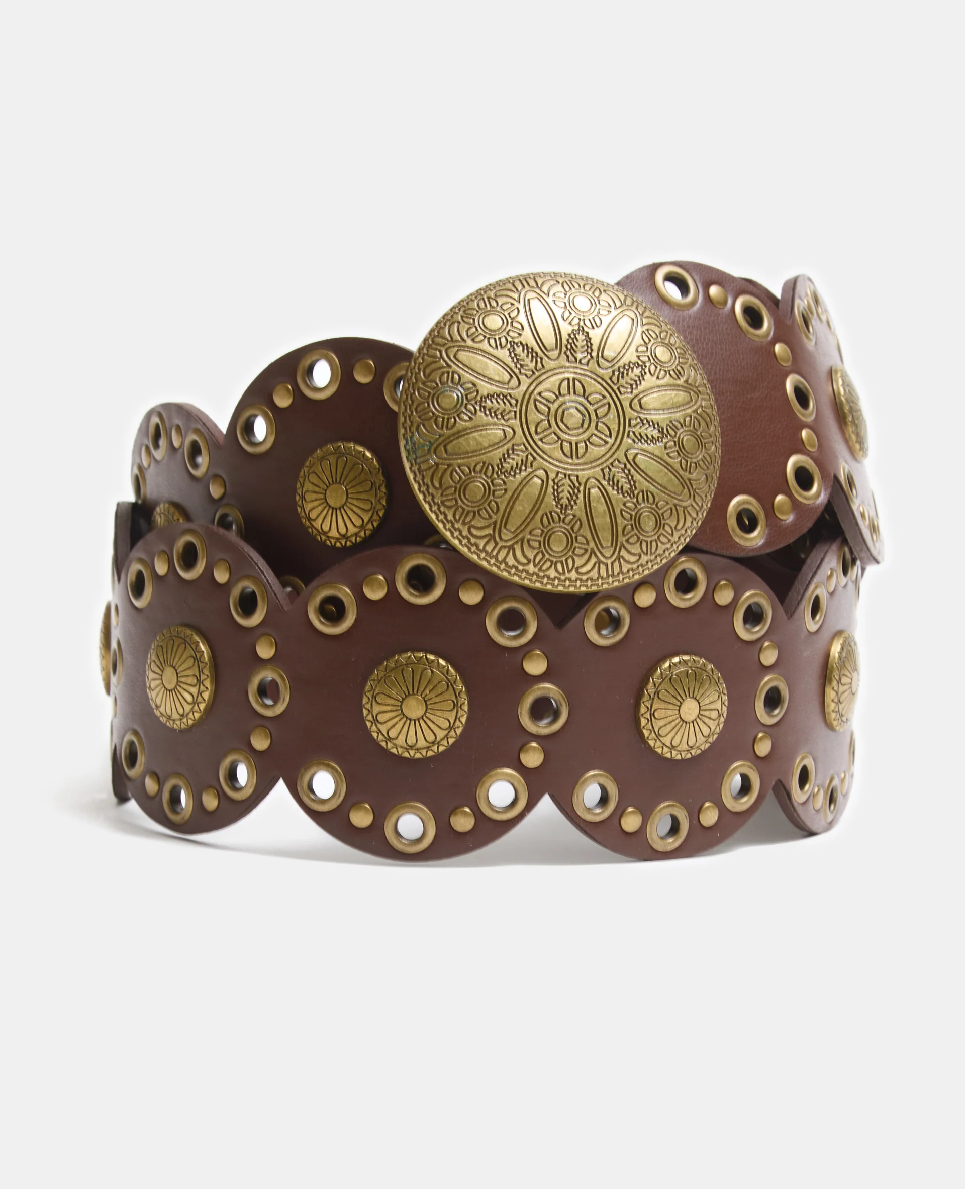 Ceinture avec œillets et décos métalliques