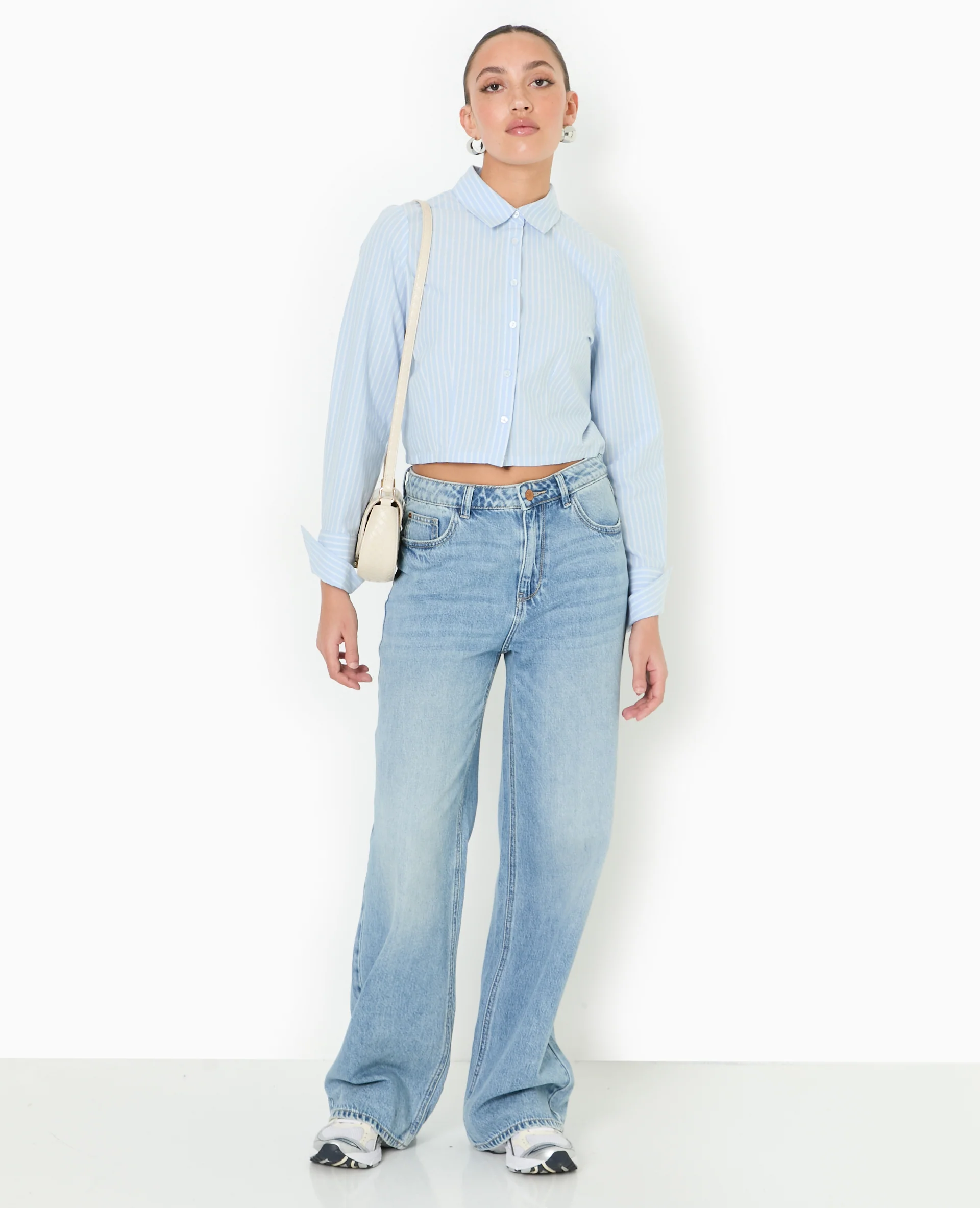 Chemise courte et resserrée avec rayures - Image 5