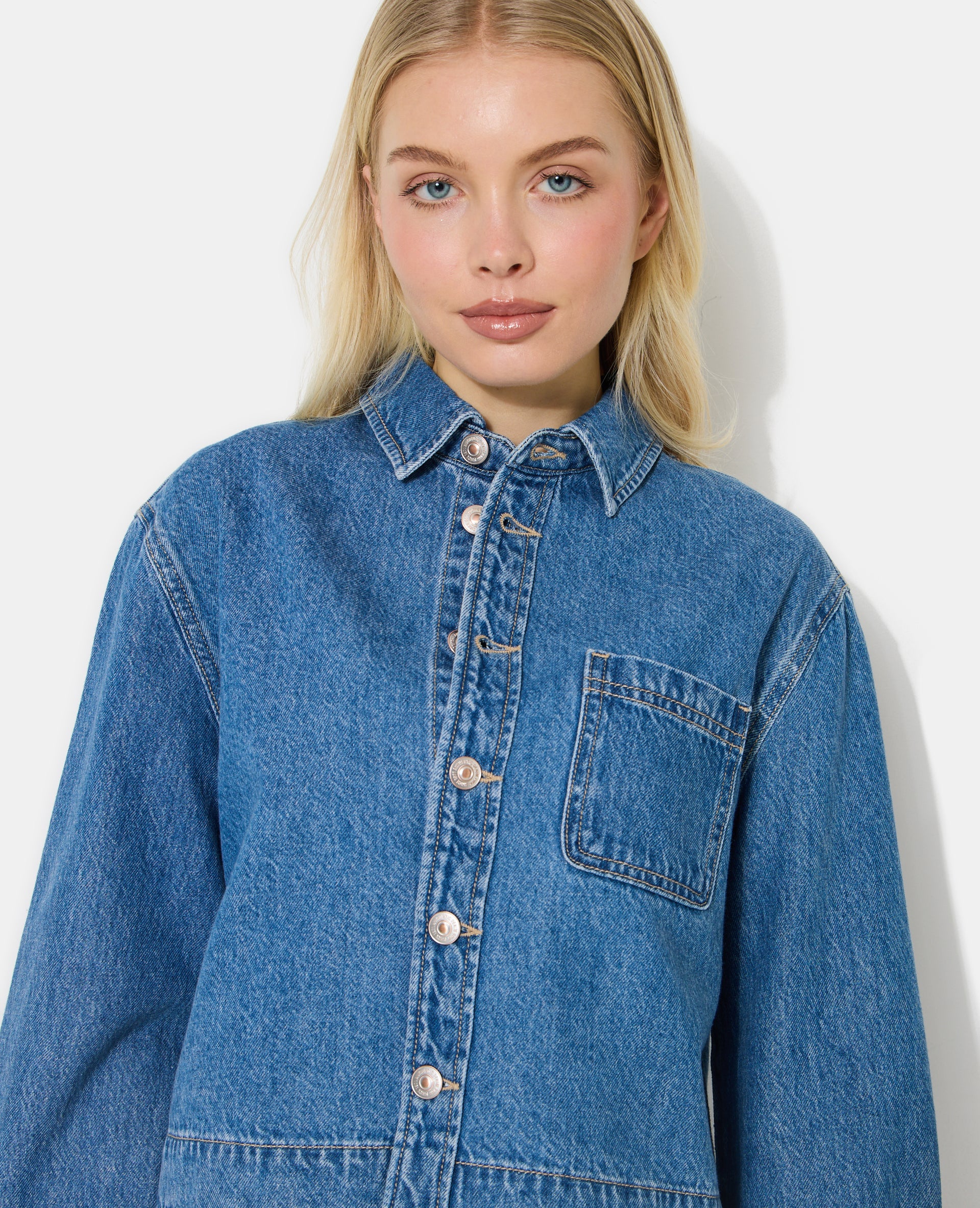 Chemise en jean avec bords zig-zag - Image 2