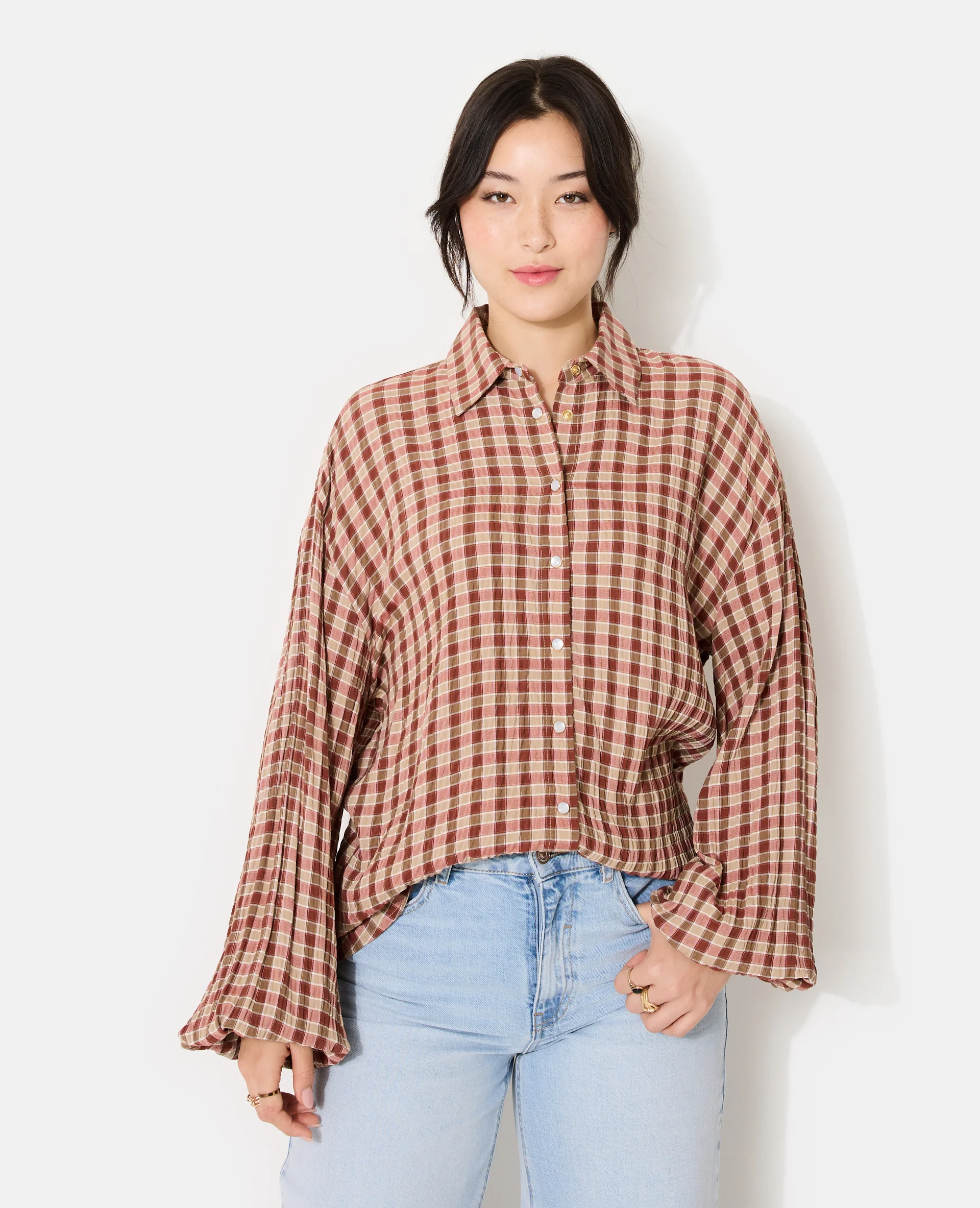 Chemise oversize en tissu gaufré motif carreaux