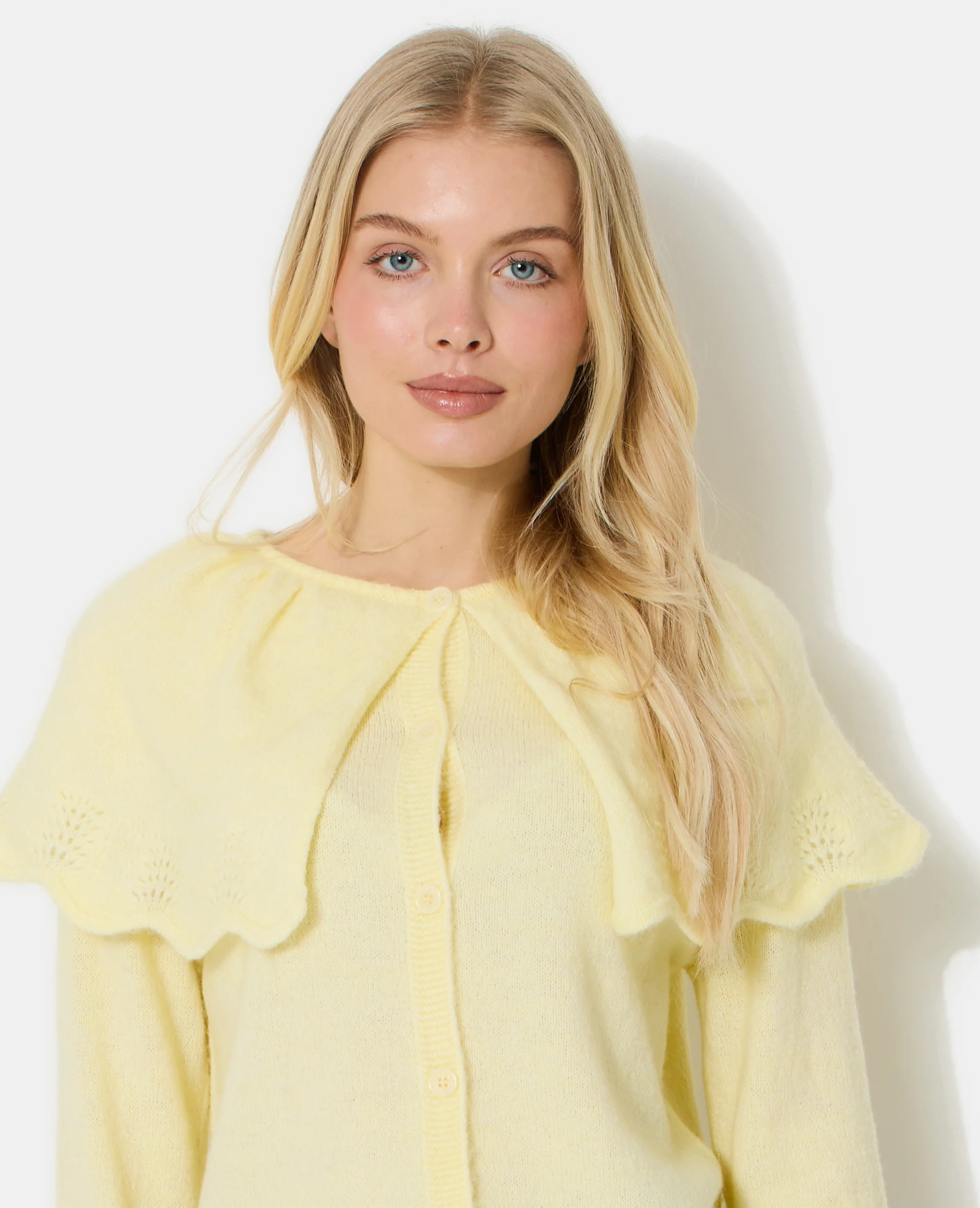 Gilet avec cape en maille ajourée - Image 2