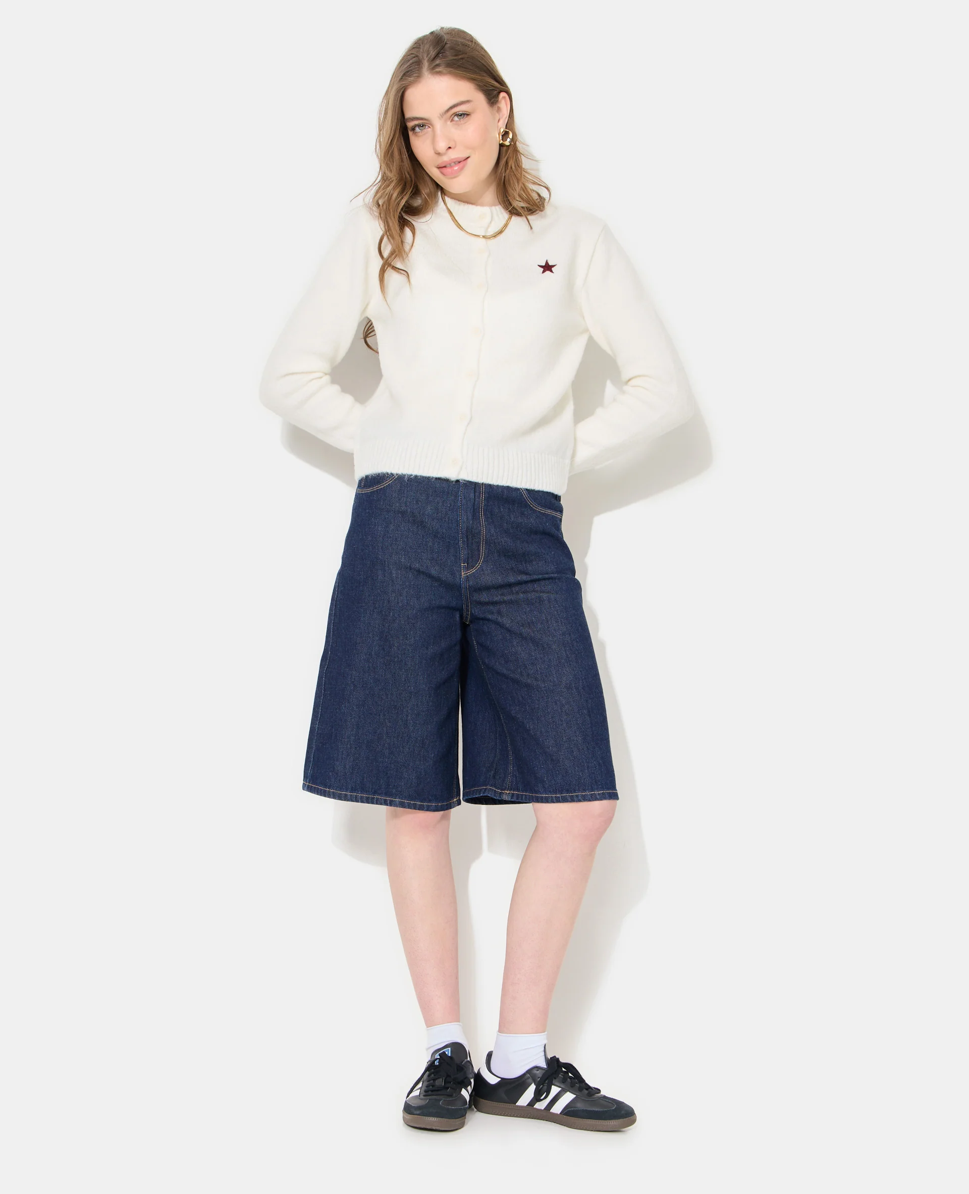 Gilet col rond avec étoile brodée - Image 3