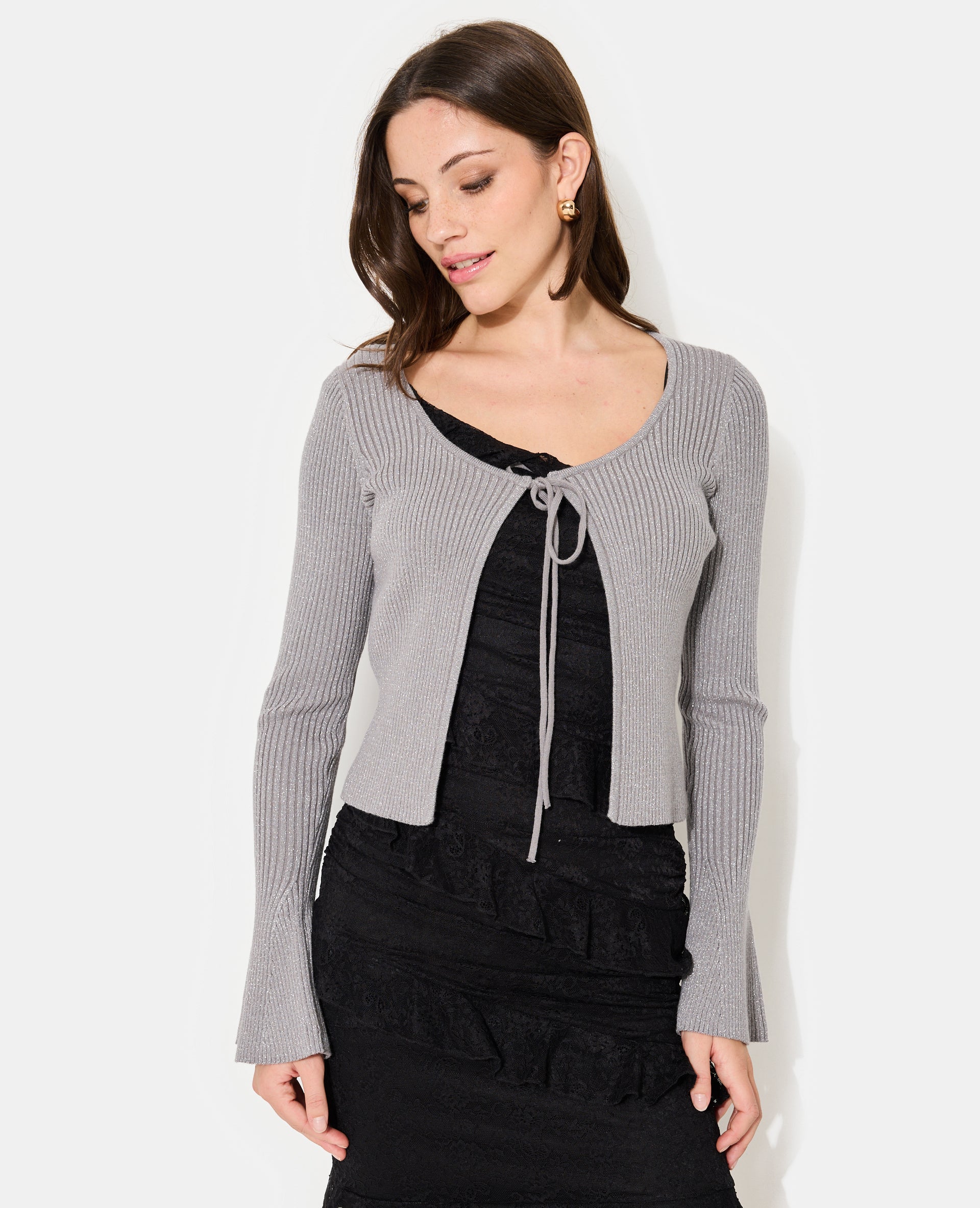 Gilet court avec fils lurex, nouette et manches flare