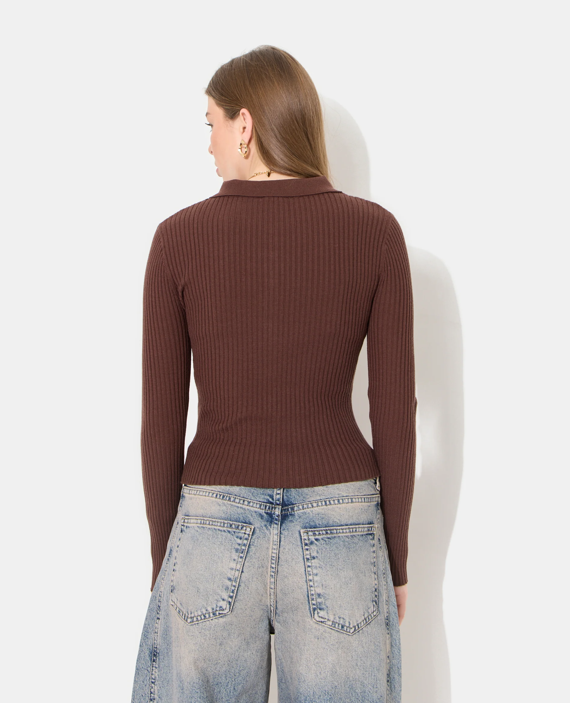 Gilet fin en maille côtelée avec boutons dorés - Image 6