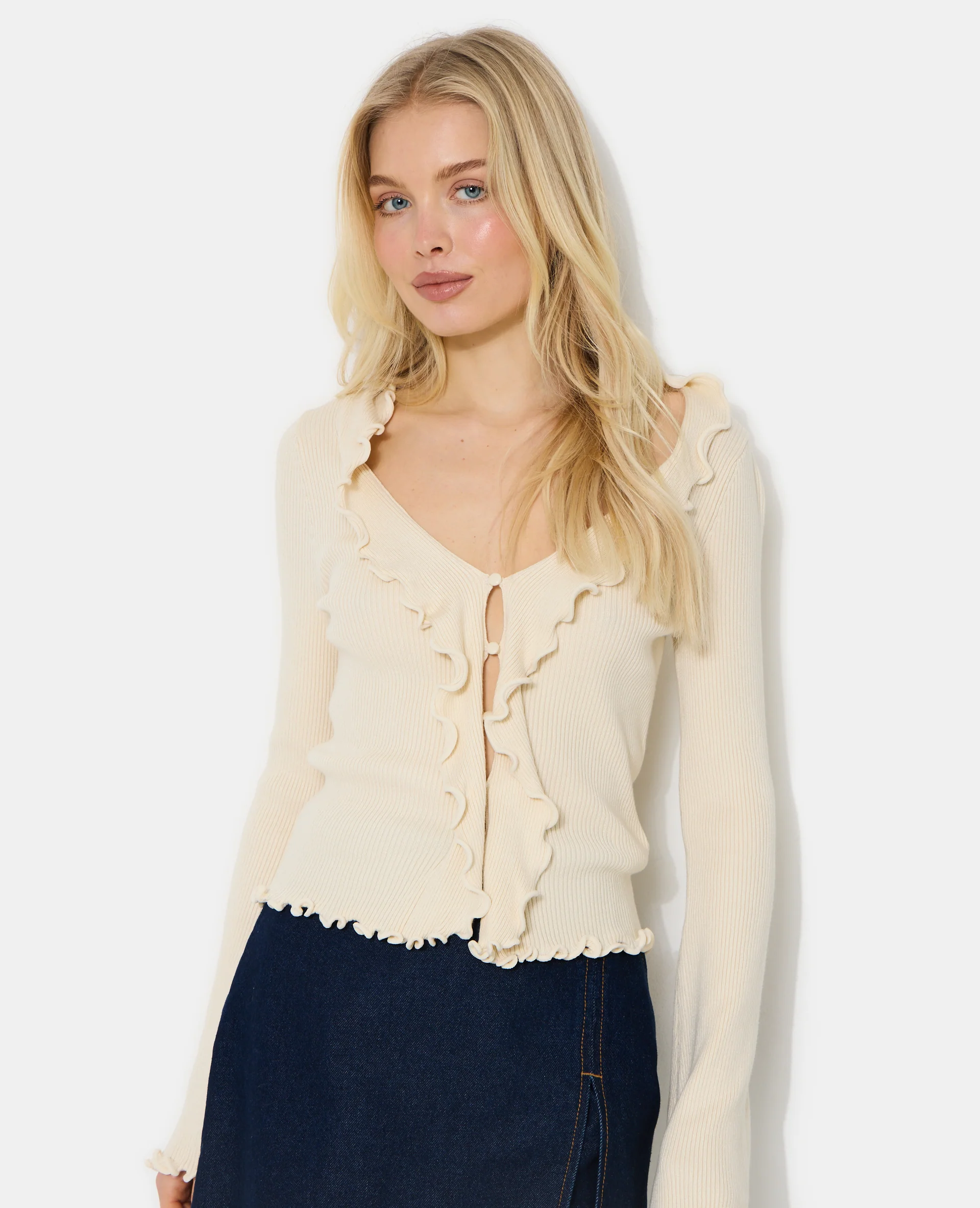 Gilet maille côtelée avec volants et bords ondulés - Image 7