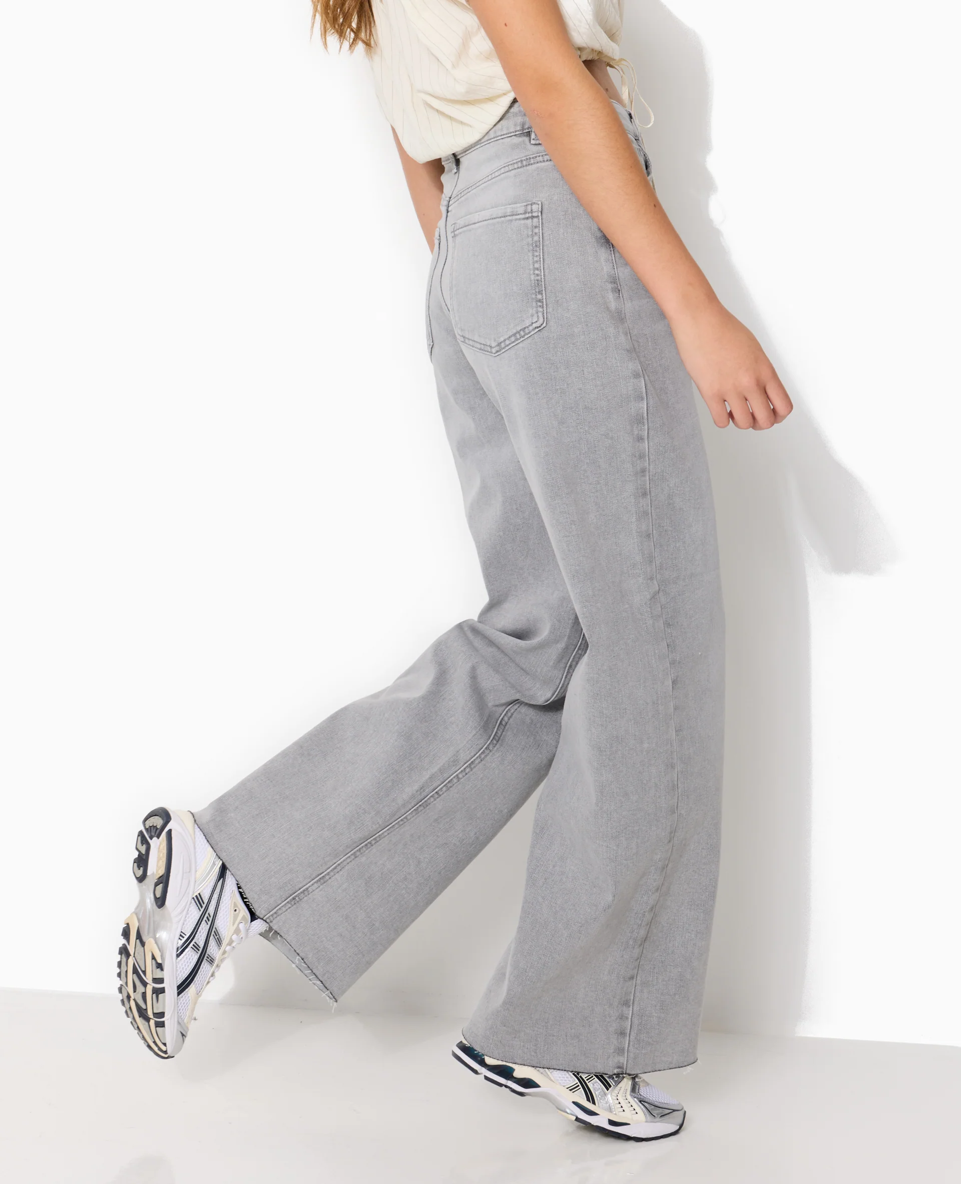 J71-1 / Jean wide taille haute avec bas coupés - Image 3