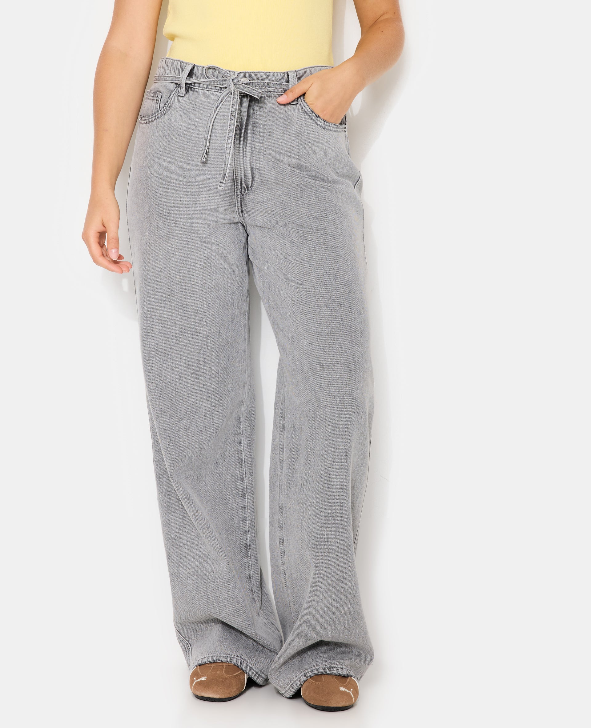 Jean baggy taille basse avec ceinture Ă nouer - Image 5