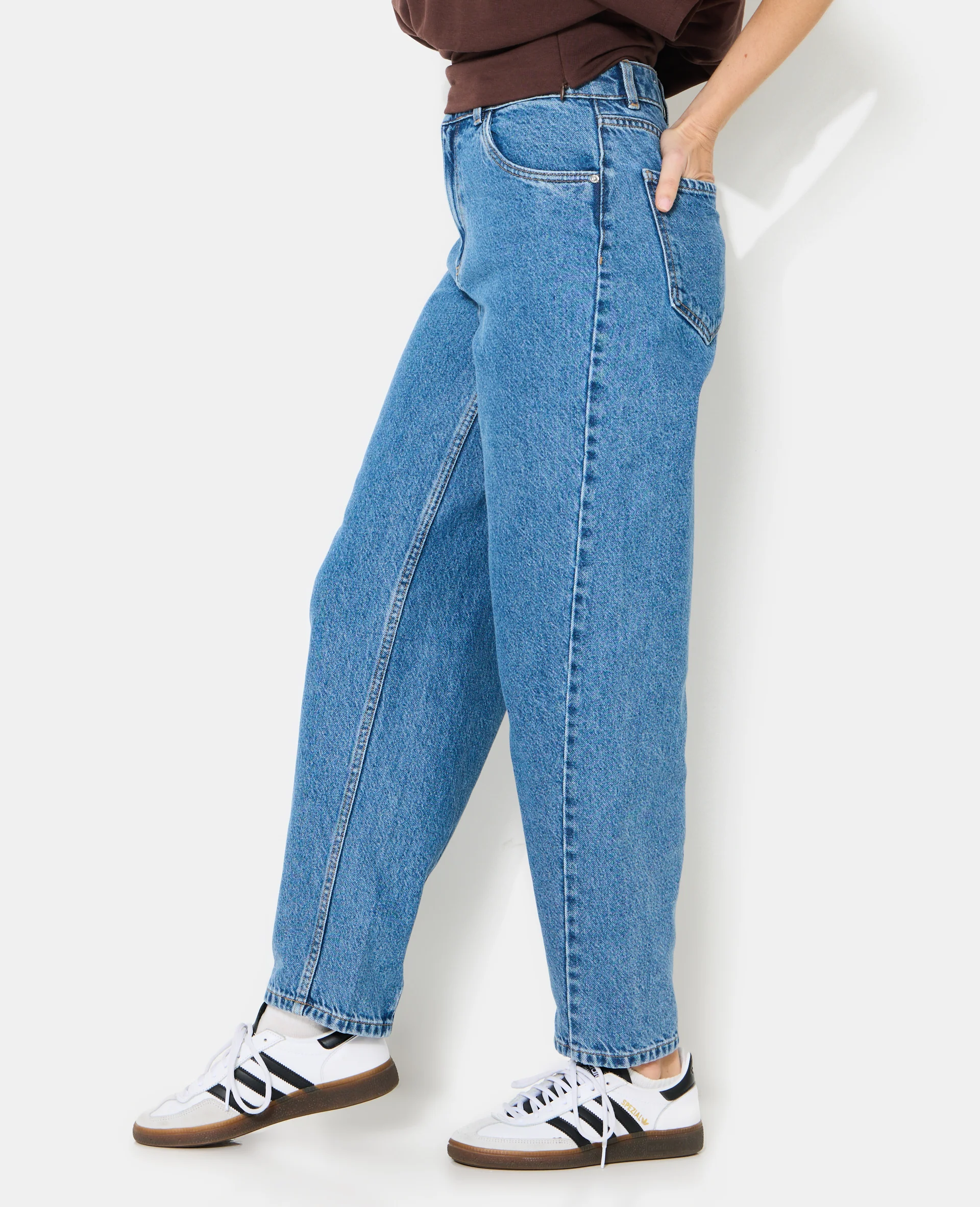 Jean barrel taille haute avec jeux de coutures - Image 2