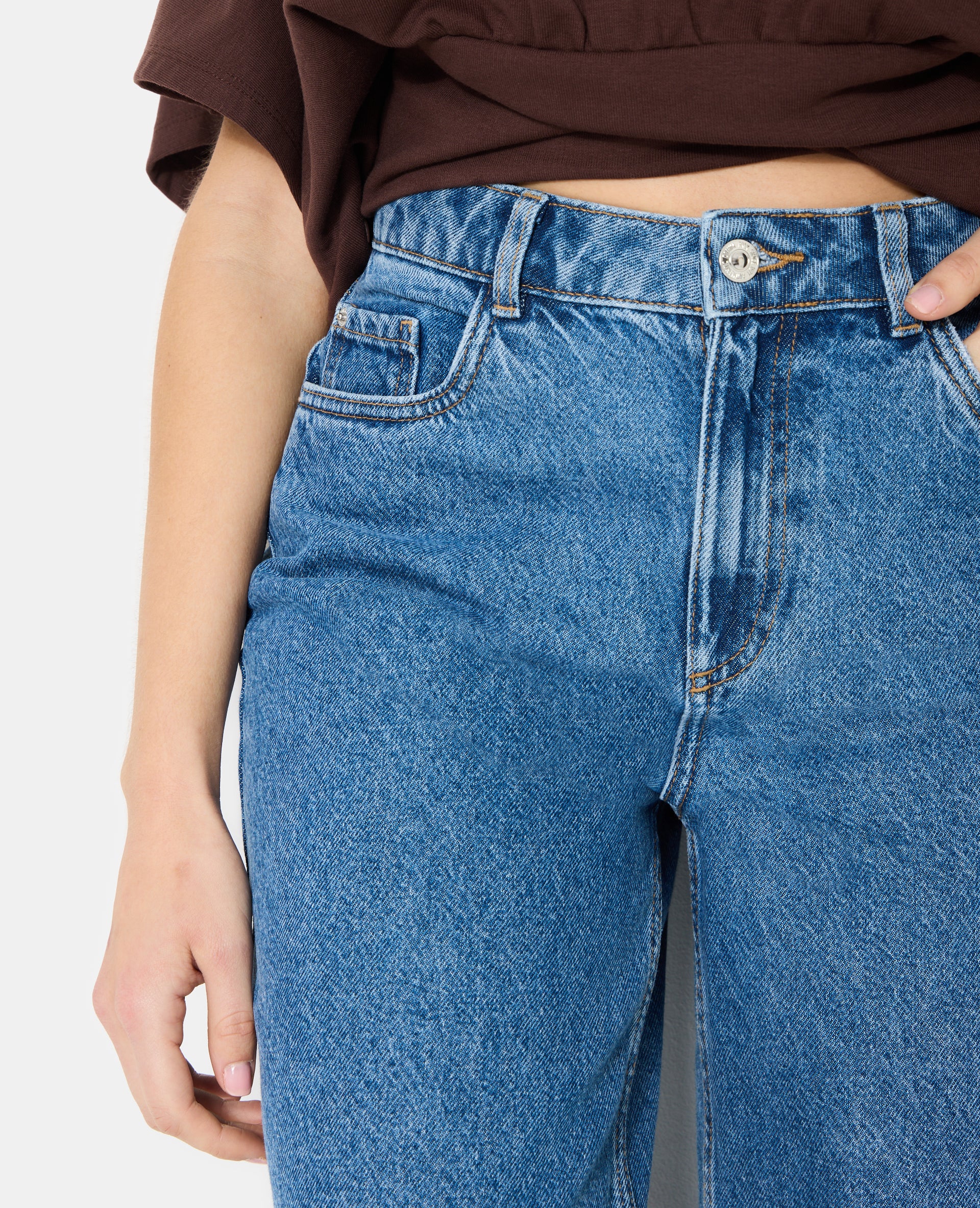 Jean barrel taille haute avec jeux de coutures - Image 7