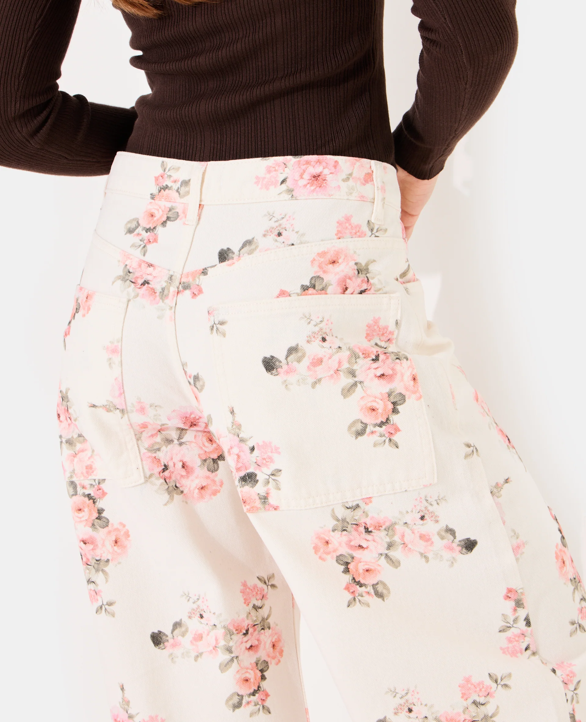Jean barrel taille medium avec motif fleurs - Image 7