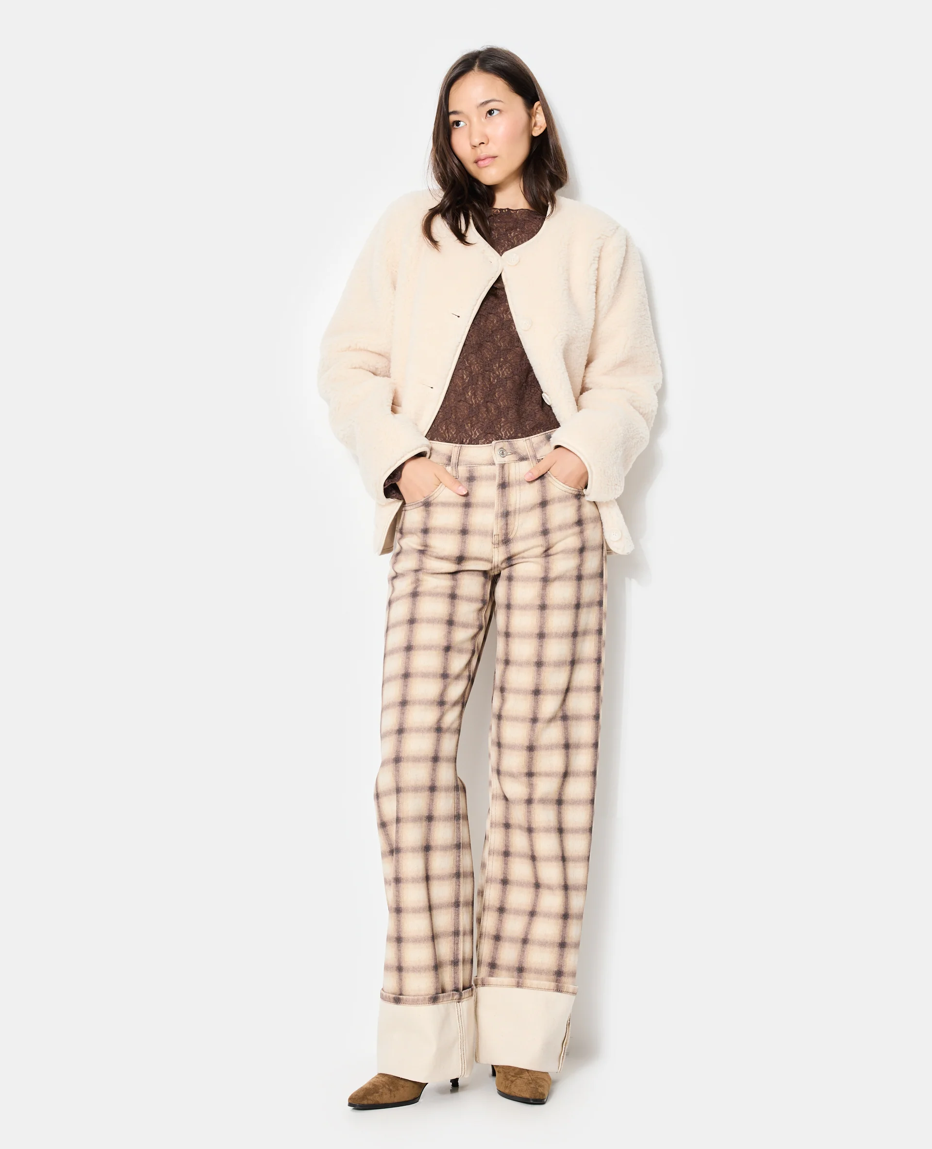 Jean droit avec grand revers motif carreaux