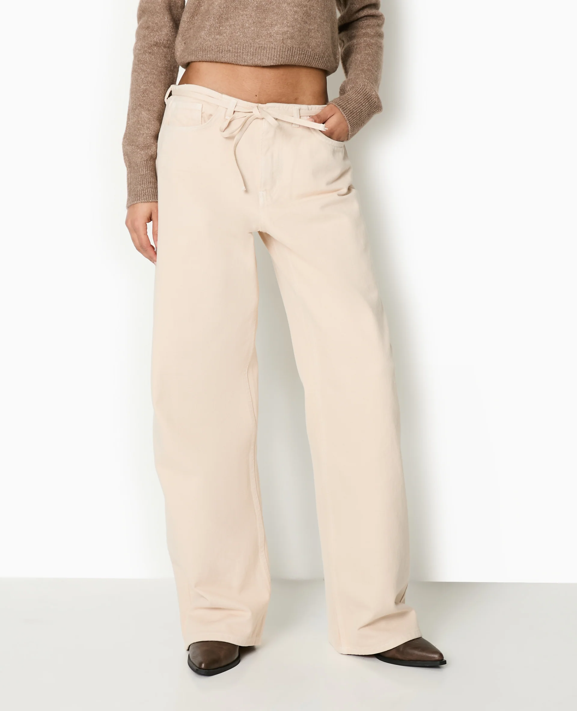 Jean droit taille basse avec ceinture à nouer - Image 5