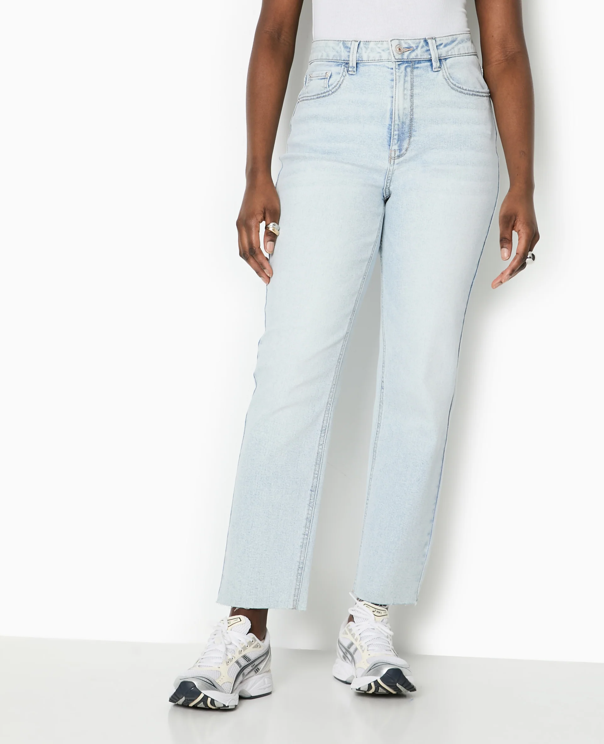 Jean droit taille haute avec bas coupés - Image 5