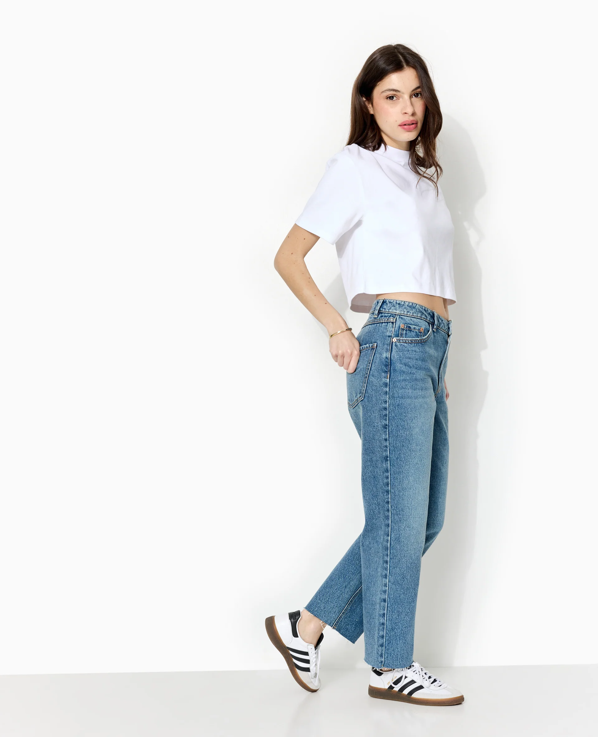 Jean straight taille haute bas coupés - Image 8