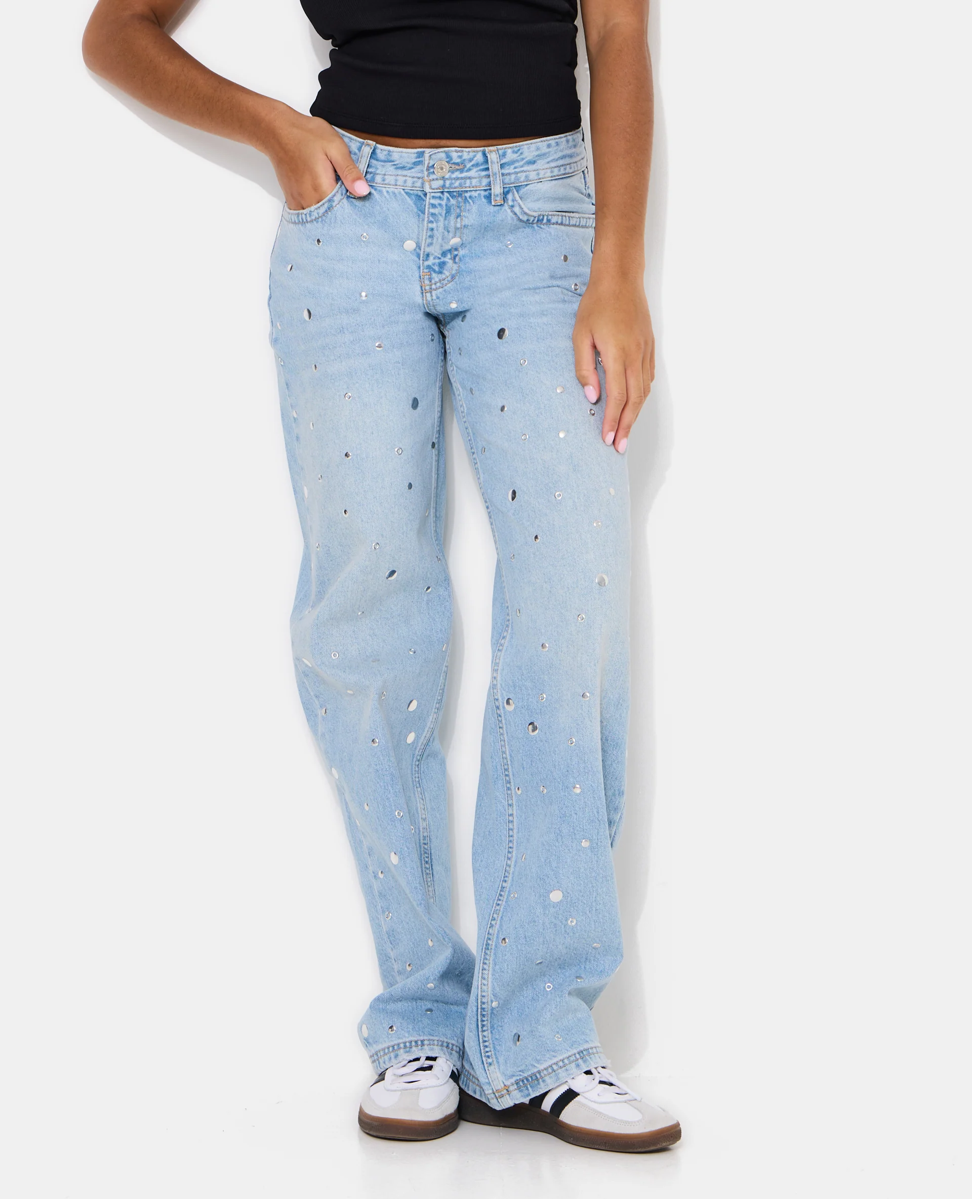Jean wide taille basse avec clous et œillets - Image 5