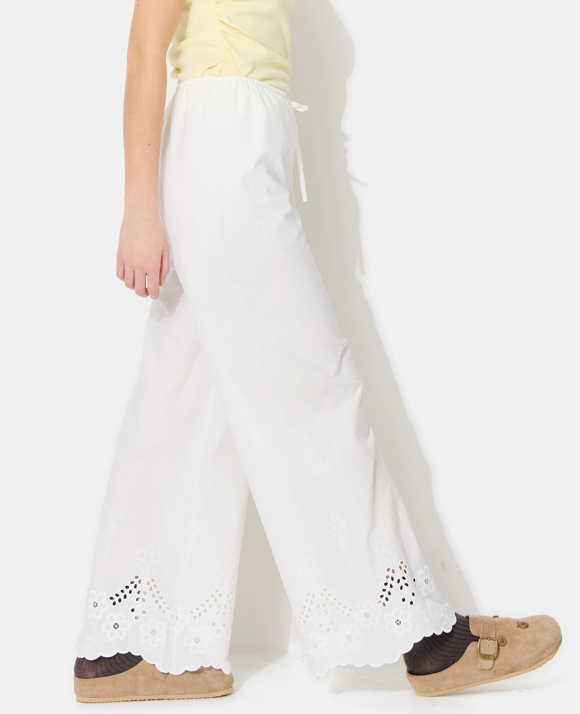 Pantalon droit avec broderie anglaise ajourée - Image 2