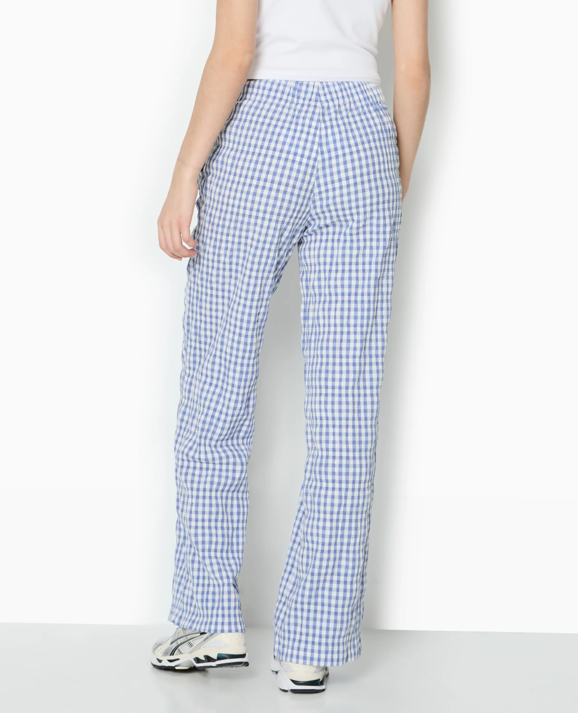 Pantalon droit en tissu gaufré motif vichy - Image 6