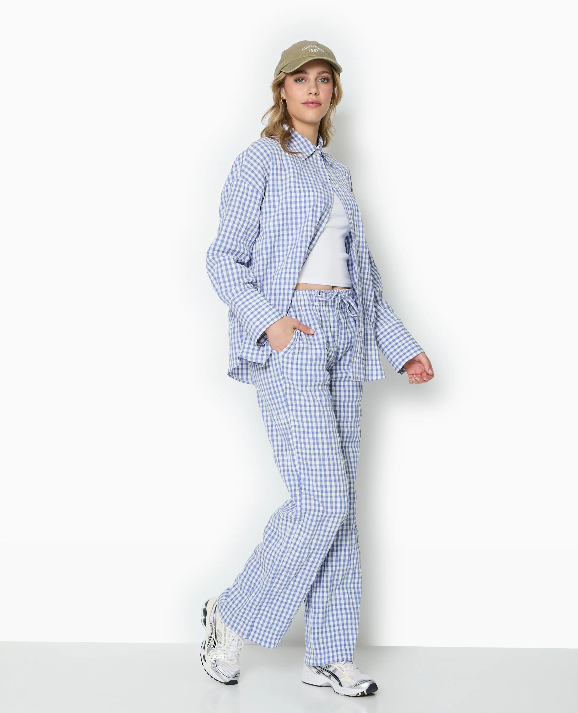 Pantalon droit en tissu gaufré motif vichy - Image 7
