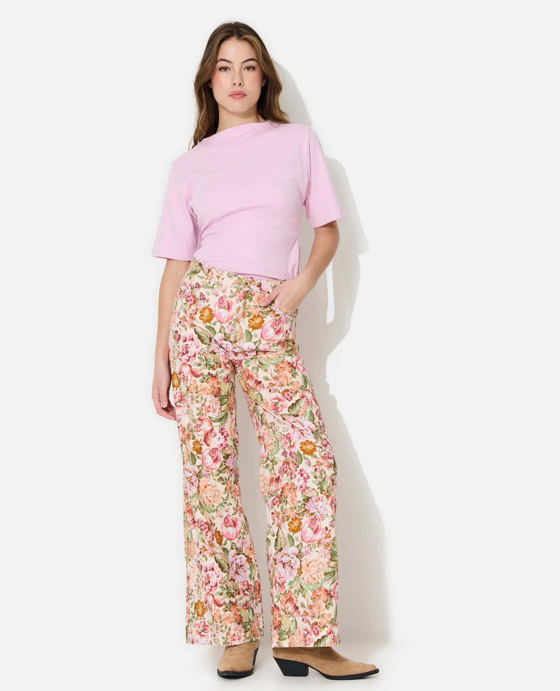 Pantalon droit motif fleurs façon tapisserie
