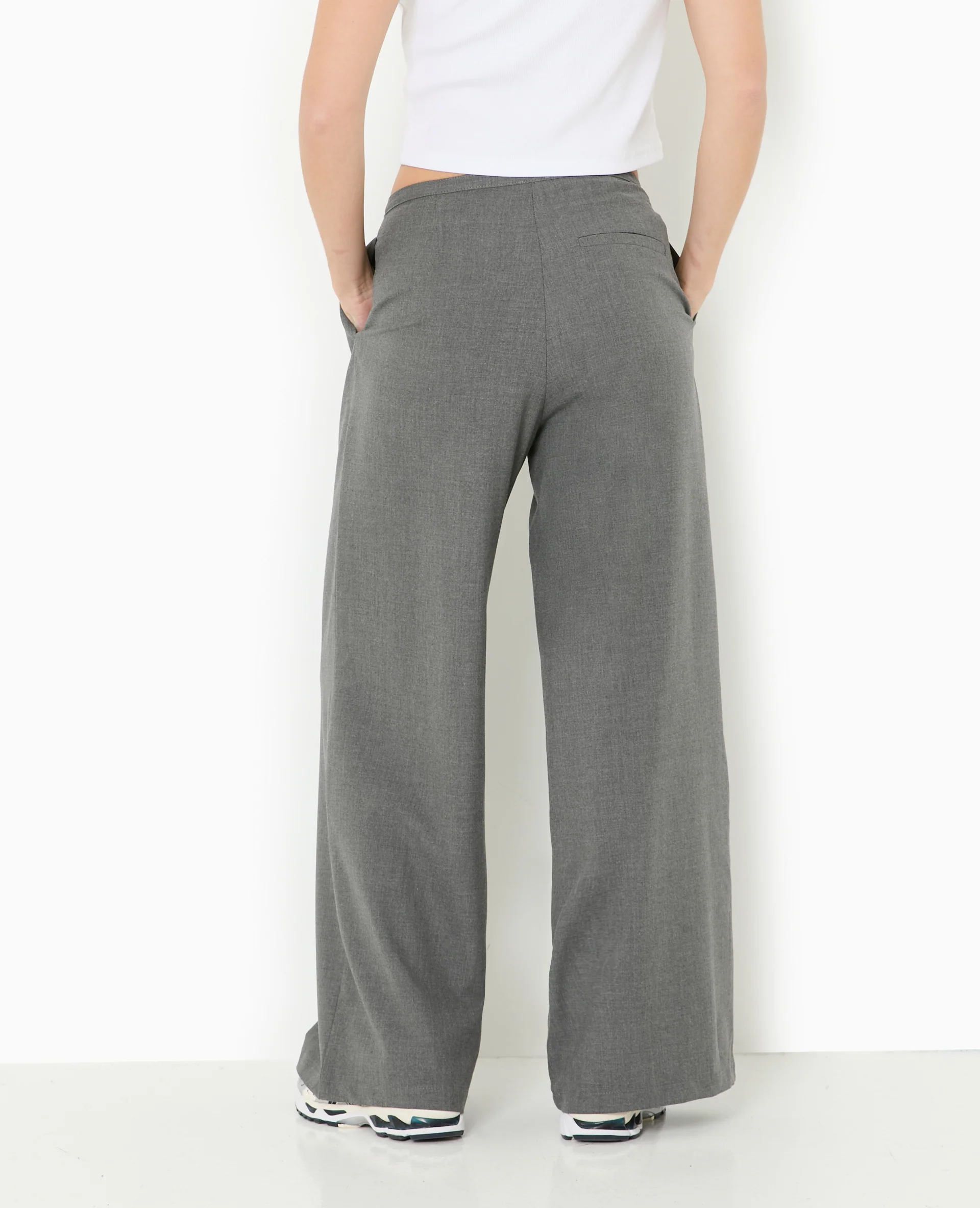 Pantalon large et droit avec pinces - Image 6